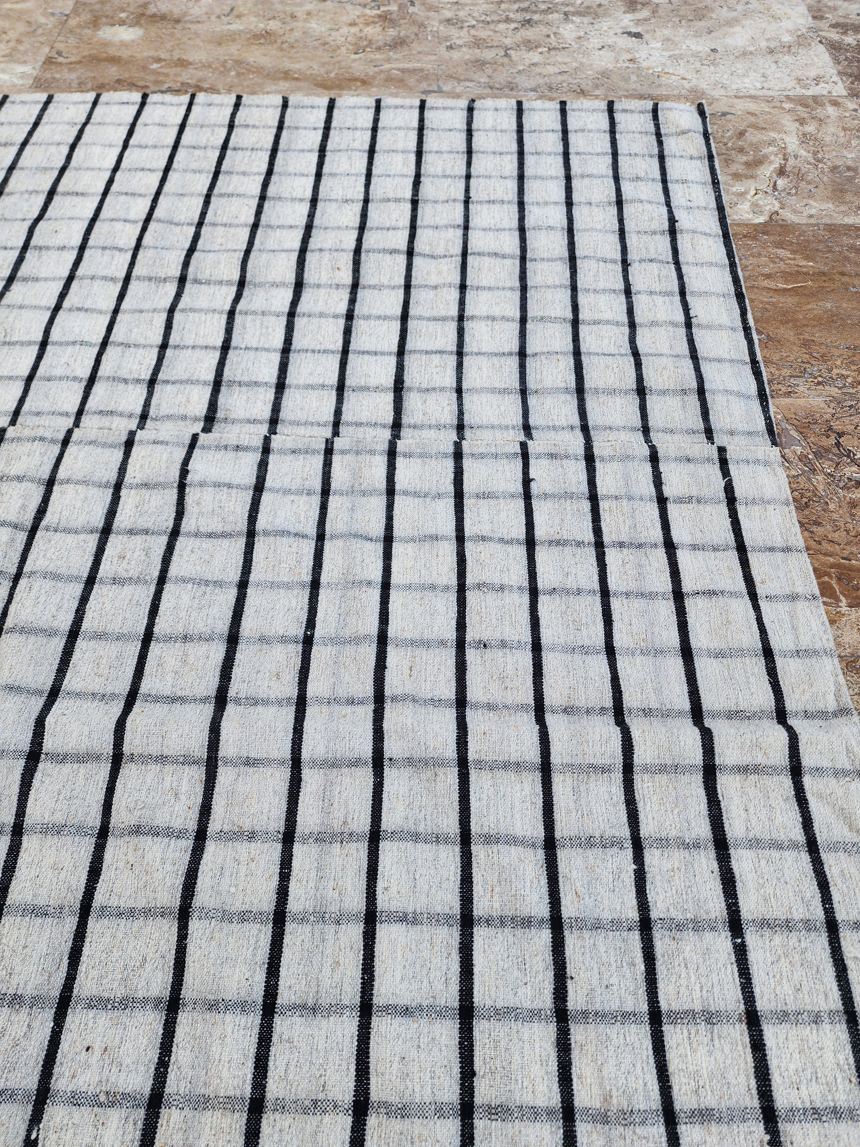 Flat-woven Kilim rug with a grid pattern in white and black, 6'4''x9'4''