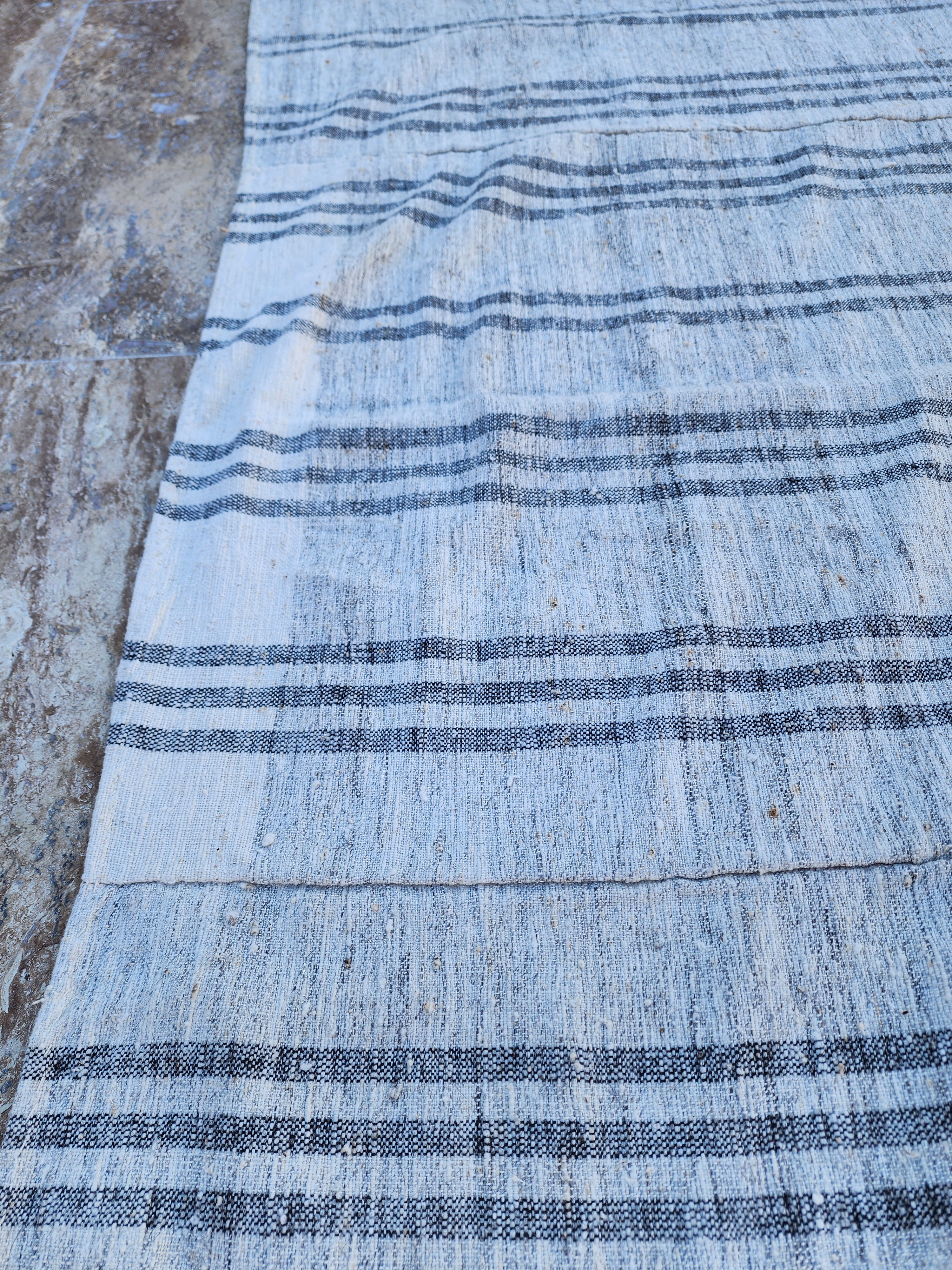 Grid pattern in white and black, handwoven kilim rug, 6'6''x9'8''