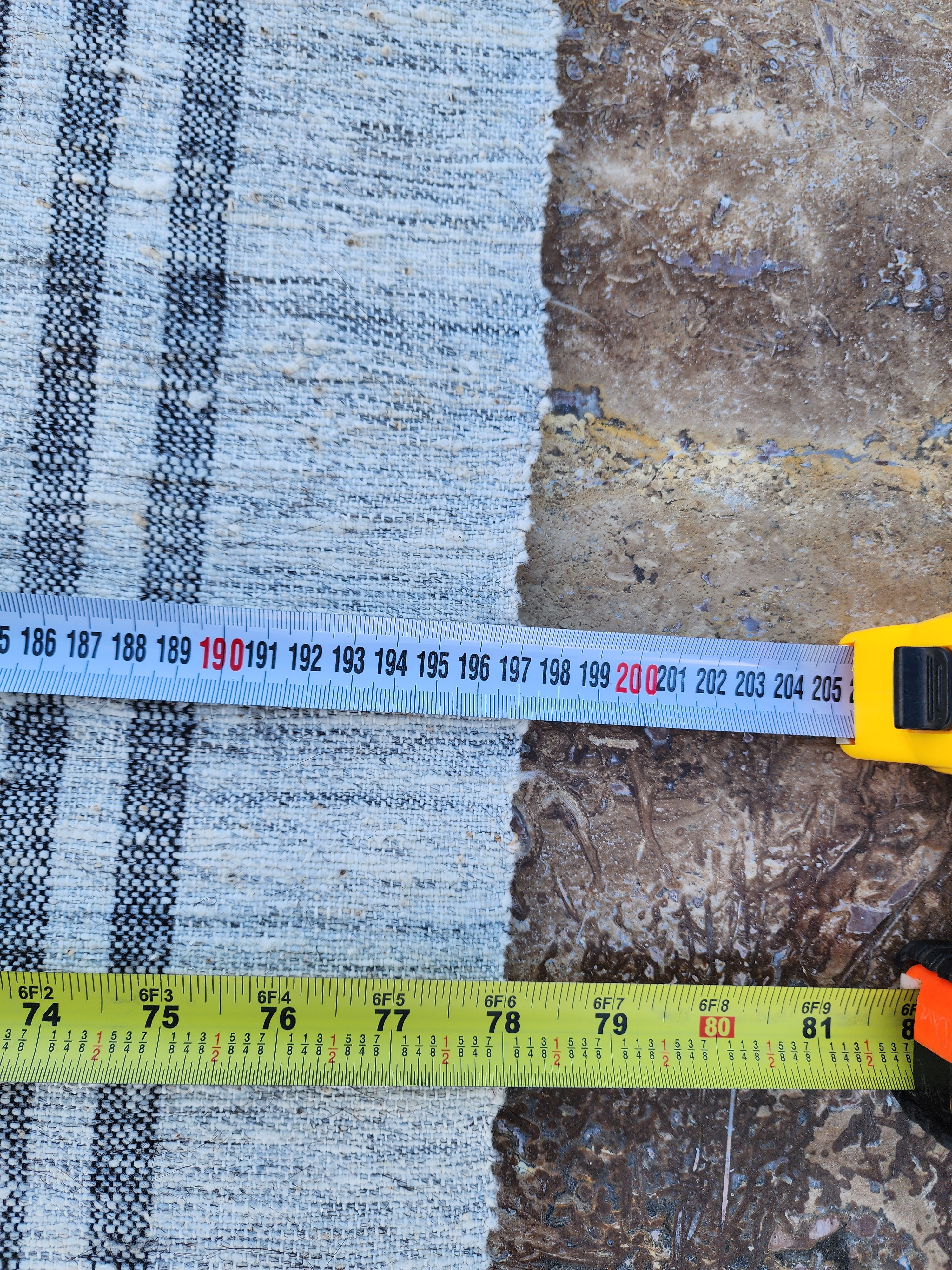 Grid pattern in white and black, handwoven kilim rug, 6'6''x9'8''