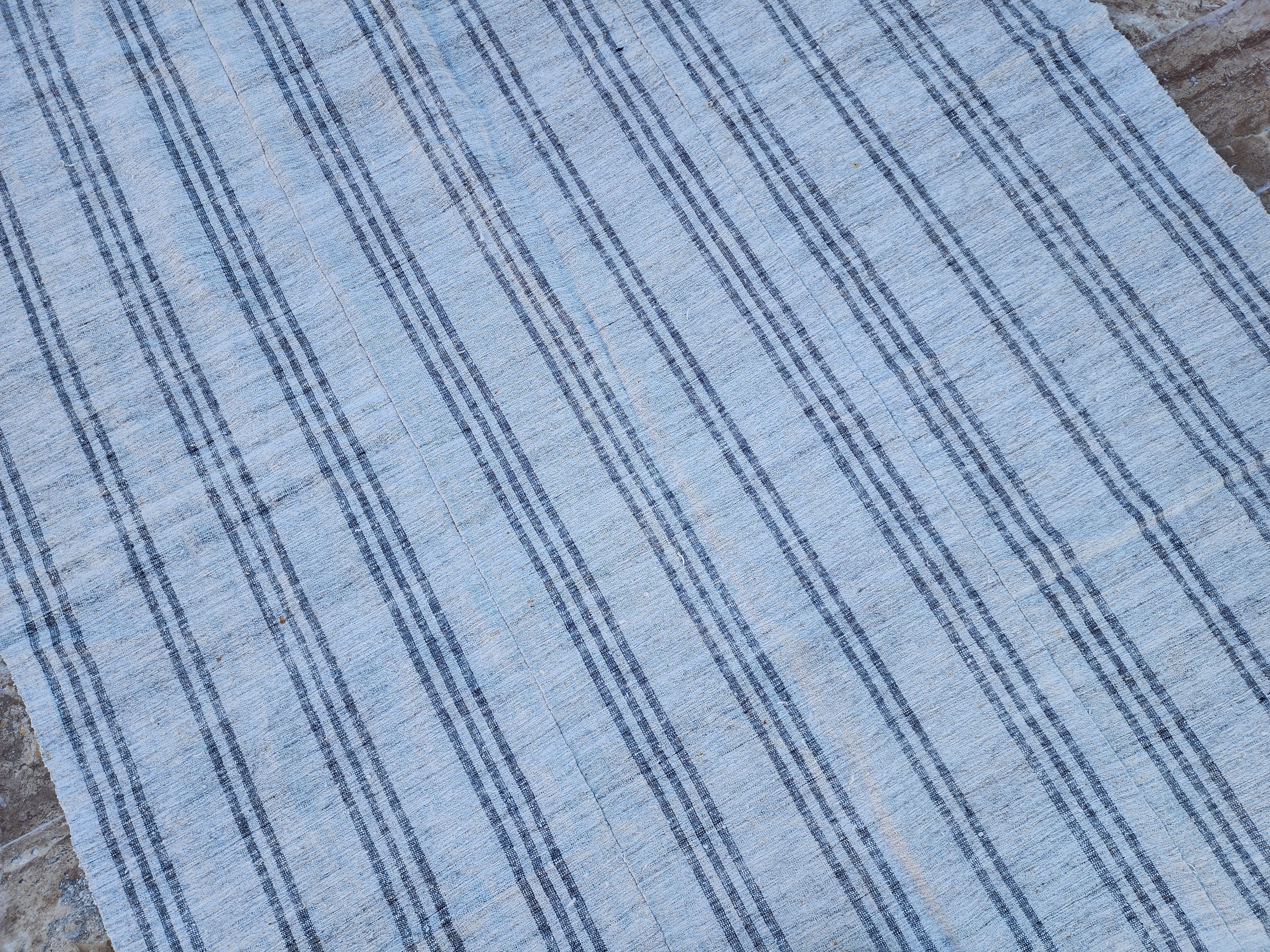 Grid pattern in white and black, handwoven kilim rug, 6'6''x9'8''