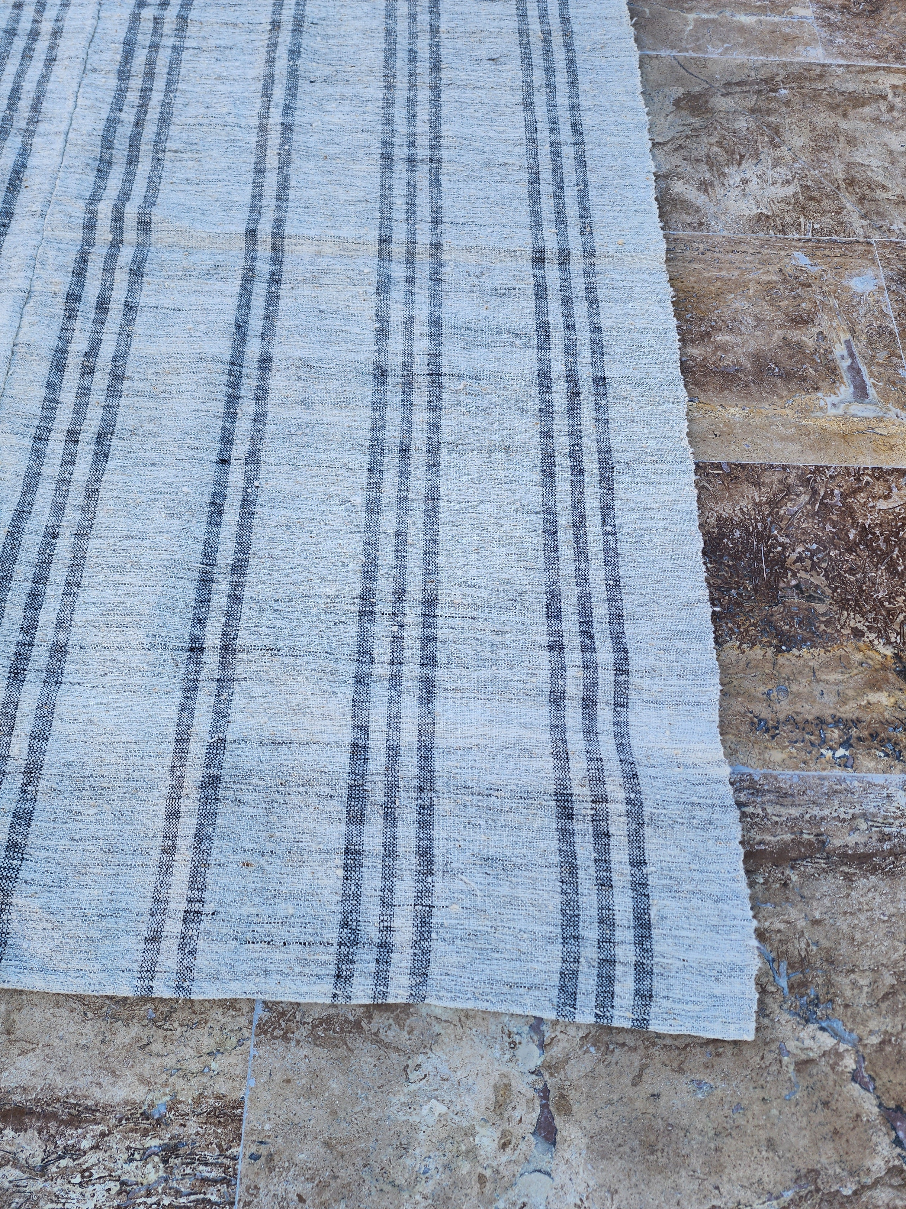 Grid pattern in white and black, handwoven kilim rug, 6'6''x9'8''