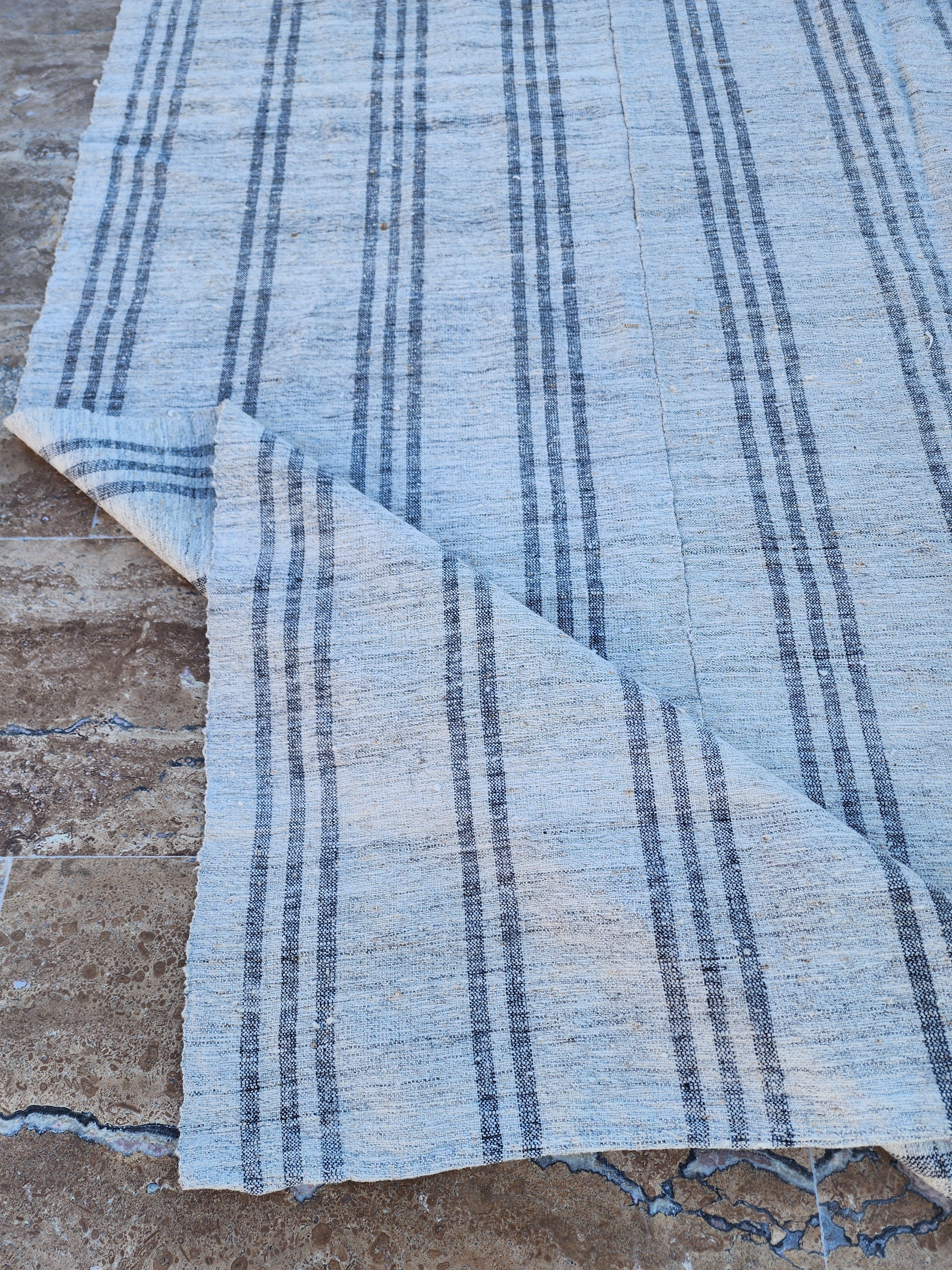 Grid pattern in white and black, handwoven kilim rug, 6'6''x9'8''