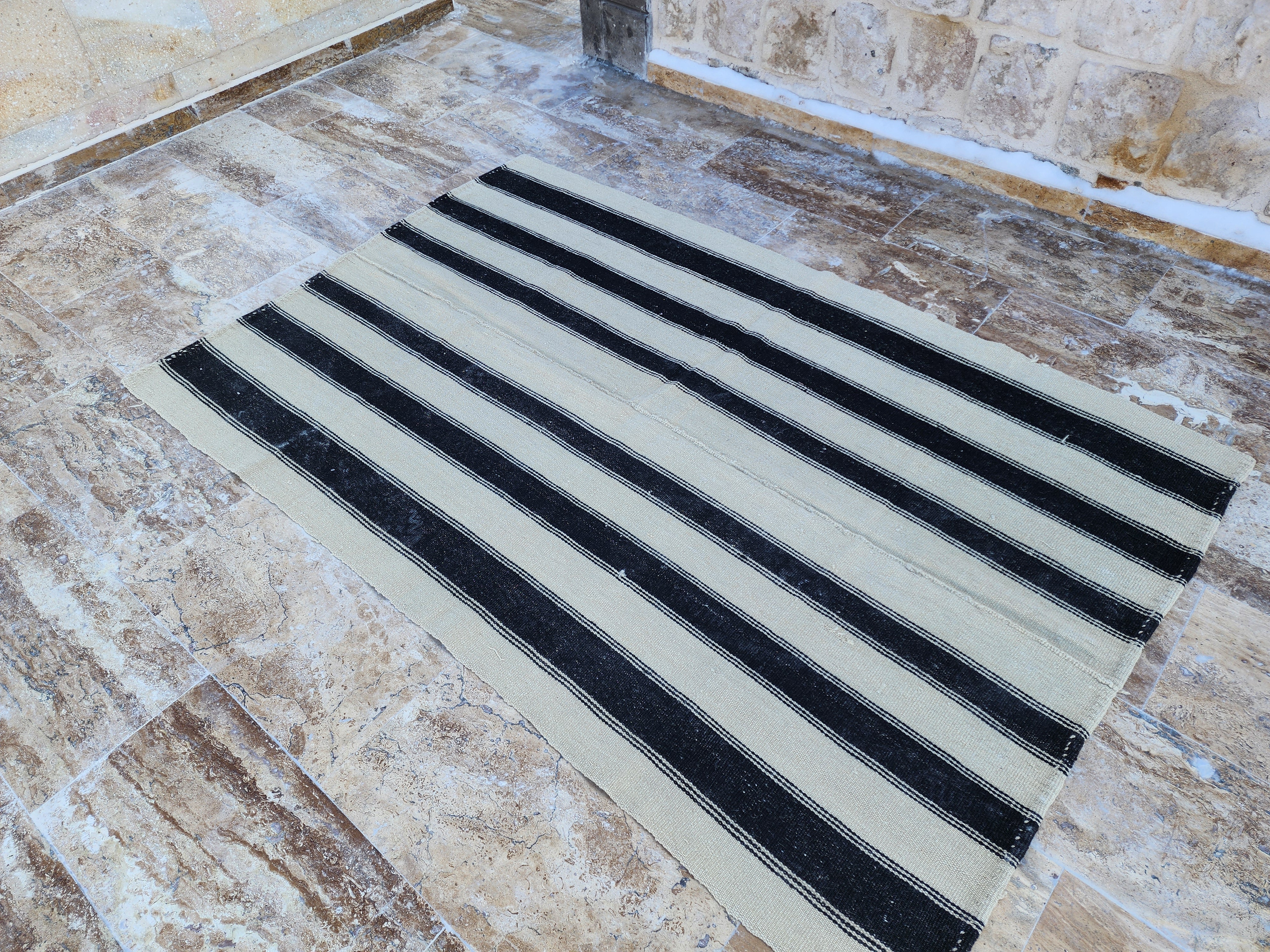 vintage Anatolian Wool Small Rug — colour close-up