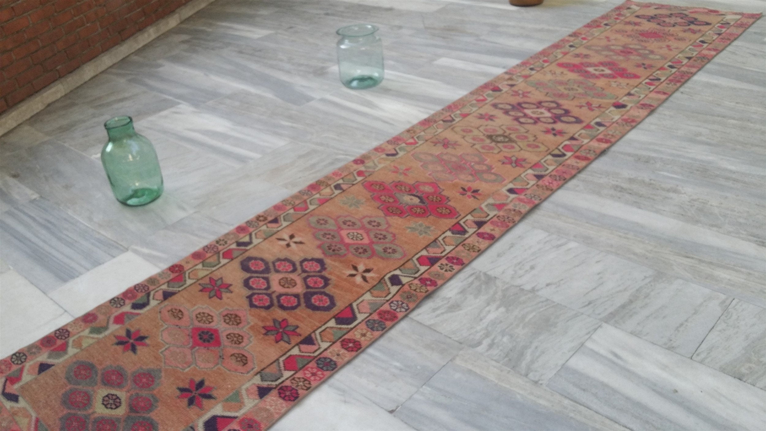 Tapis de couloir rose vert orange, tapis de couloir en laine filée à la main, tapis pâle vieilli, décoration d'intérieur rustique bohème, tapis persan 13'5"x2'6"
