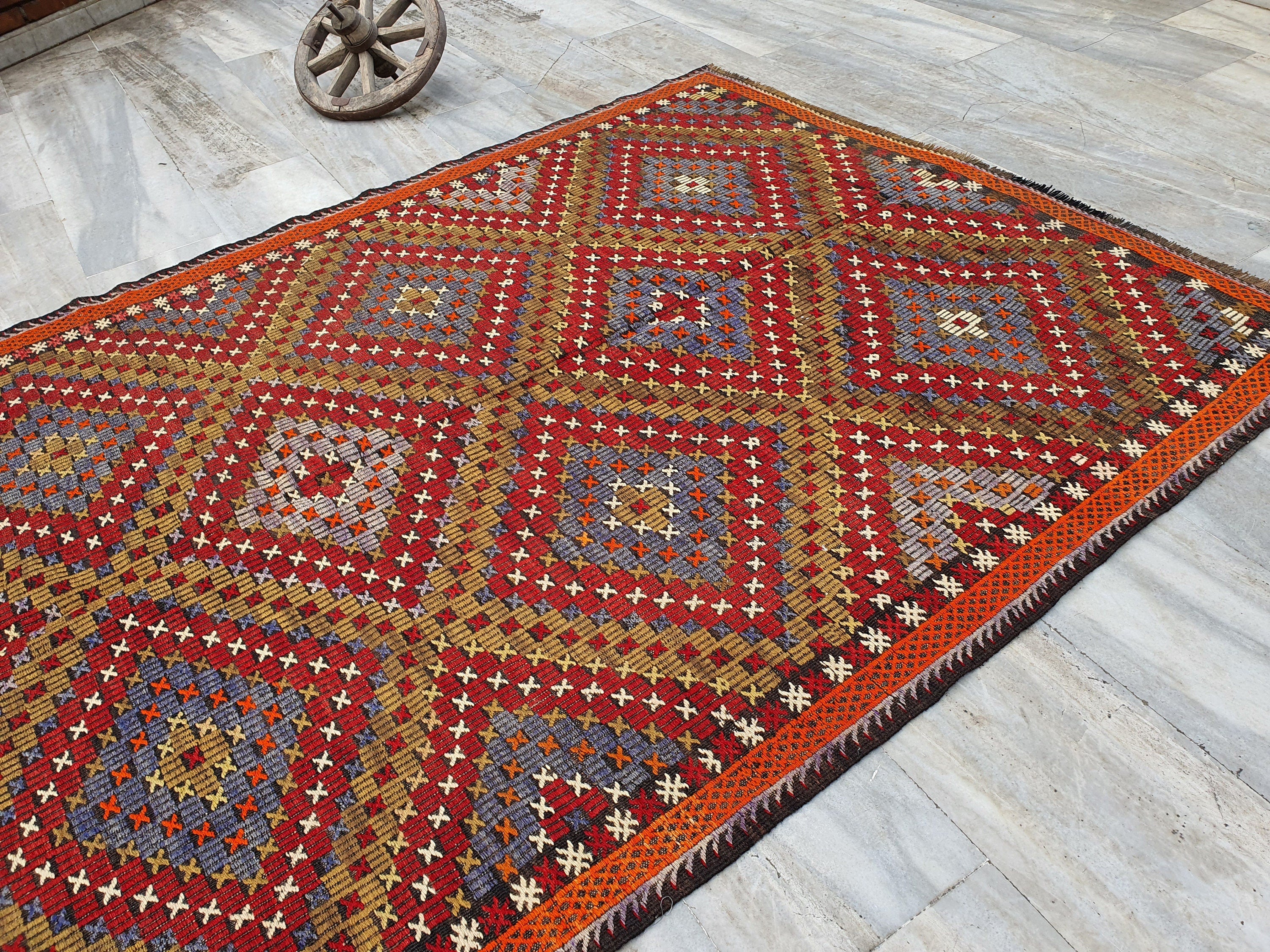 Tapis Kilim turc marron, 10 x 6 pieds, broderie Cicim turque rouge bleu et blanc sur kilim turc, tapis persan fait main en laine naturelle rustique bohème