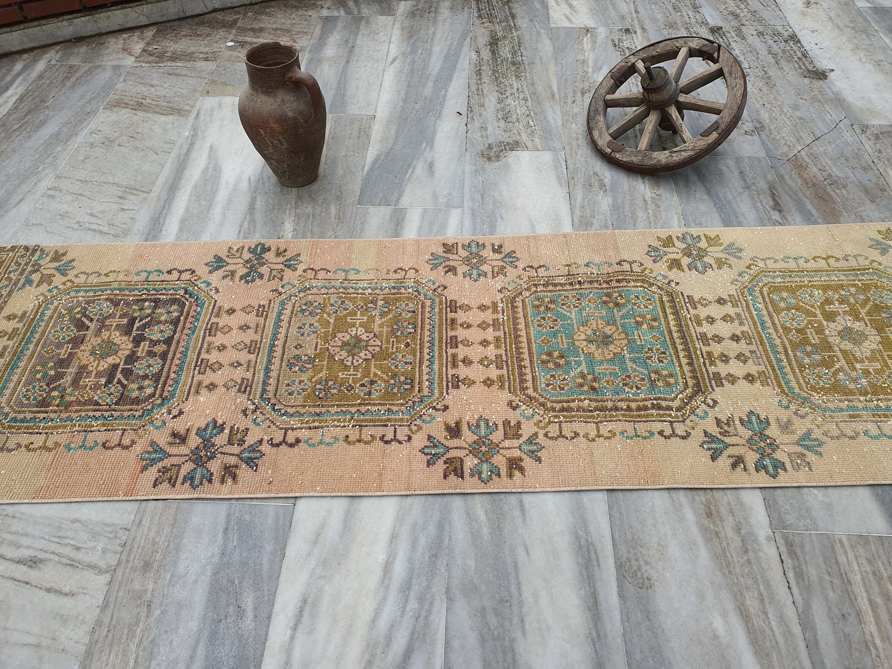 Tapis de couloir rose pâle 11 x 2 pi, tapis turc antique surteint vieilli, tapis persan vintage en laine naturelle recyclée fait à la main