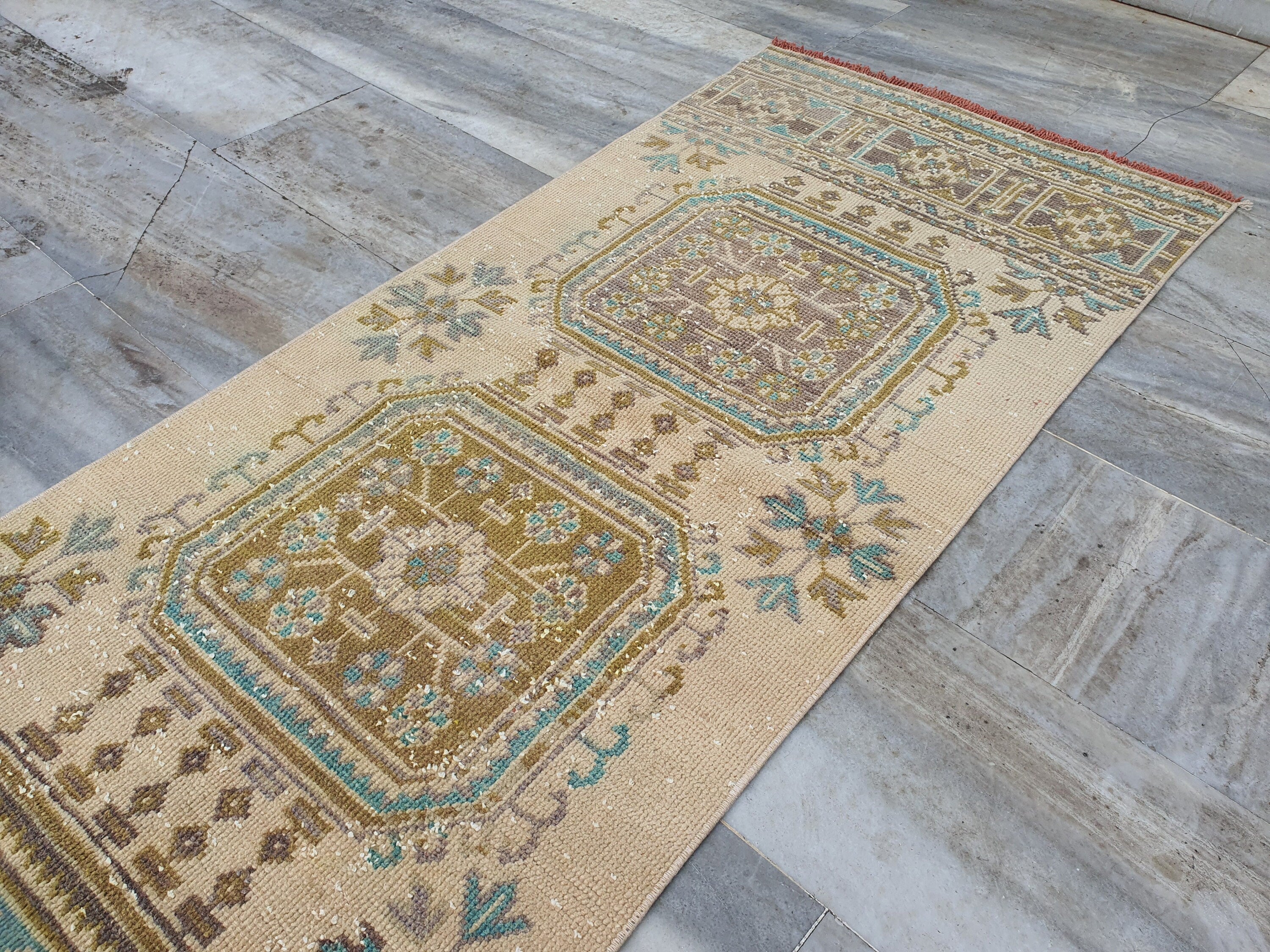 Tapis de couloir rose pâle 11 x 2 pi, tapis turc antique surteint vieilli, tapis persan vintage en laine naturelle recyclée fait à la main