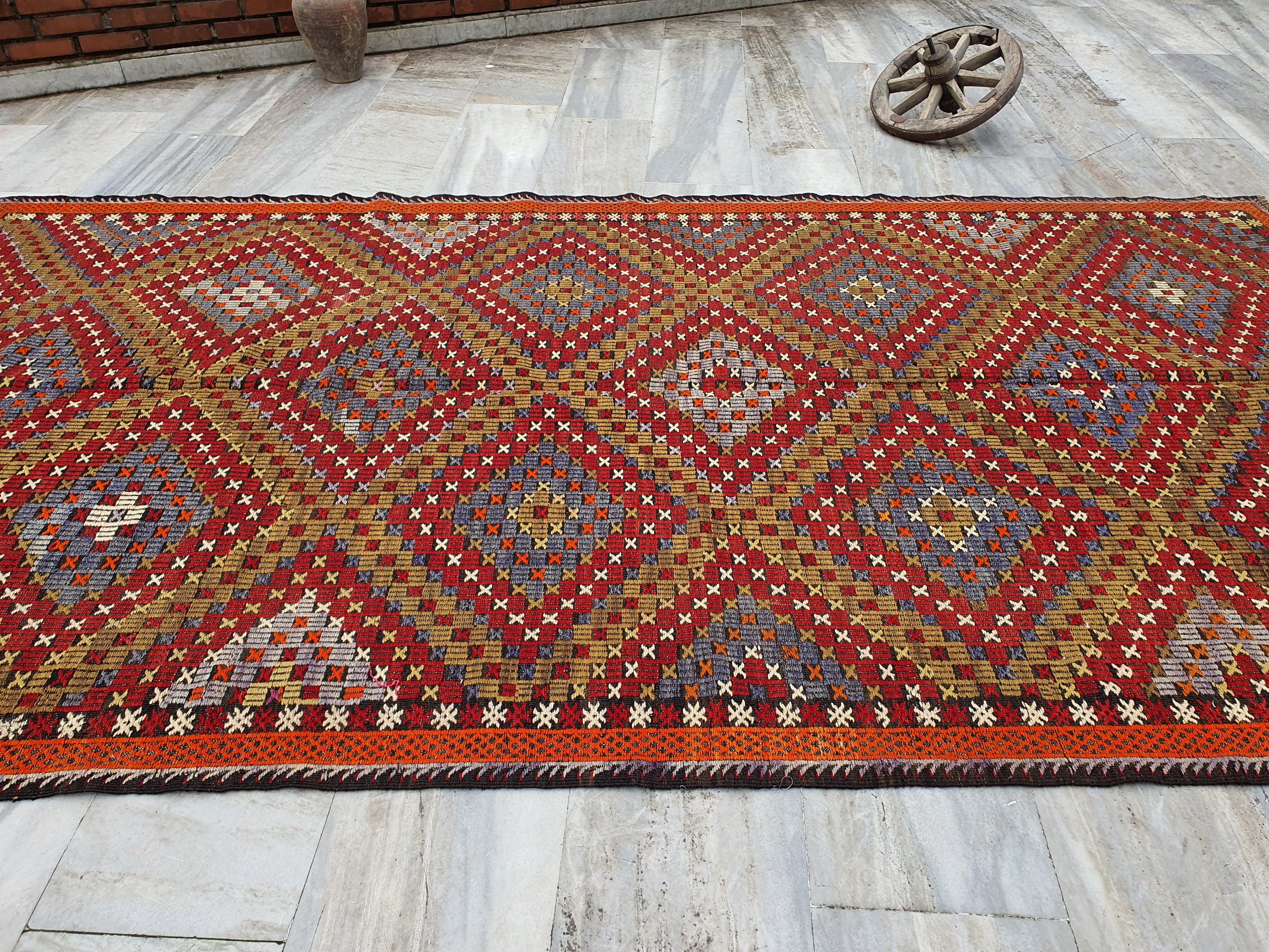 Tapis Kilim turc marron, 10 x 6 pieds, broderie Cicim turque rouge bleu et blanc sur kilim turc, tapis persan fait main en laine naturelle rustique bohème