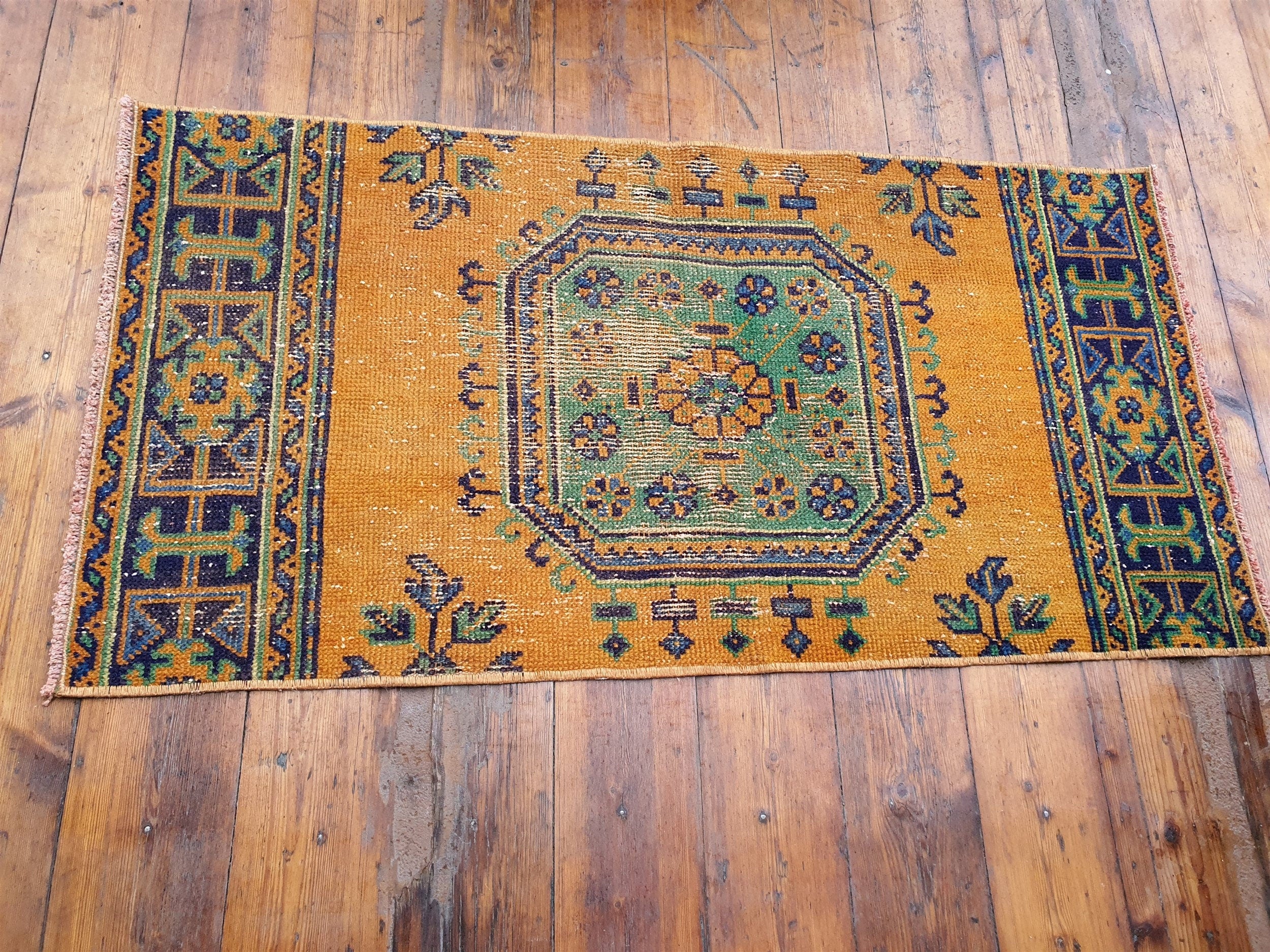 Petit tapis turc, 1,25 m x 60 cm, paillasson vintage délavé orange abricot et vert sarcelle