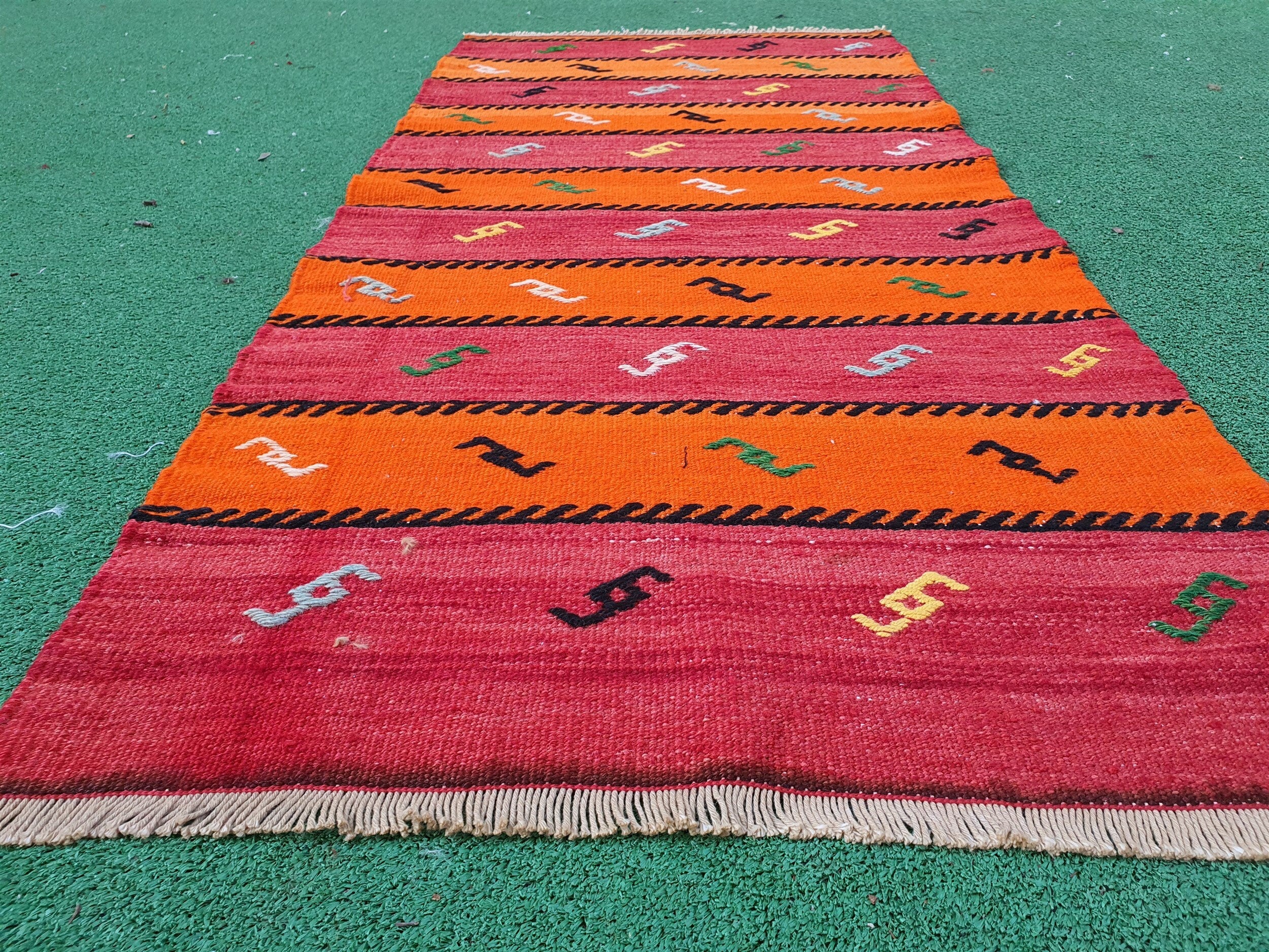 Alfombra Kilim turca, 1,20 m x 0,60 m, pequeña, kilim bordado con rayas naranjas y marrones