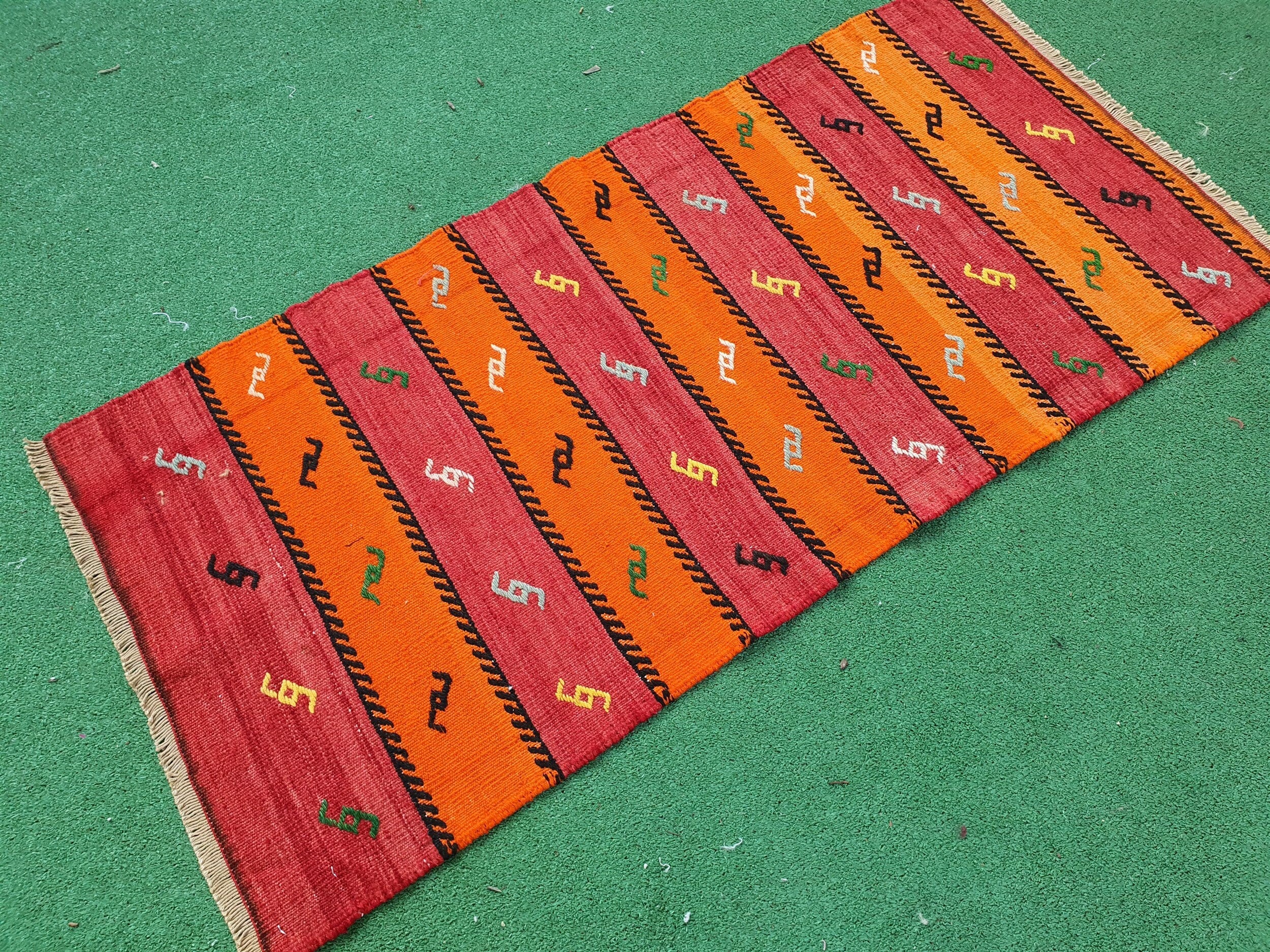 Alfombra Kilim turca, 1,20 m x 0,60 m, pequeña, kilim bordado con rayas naranjas y marrones