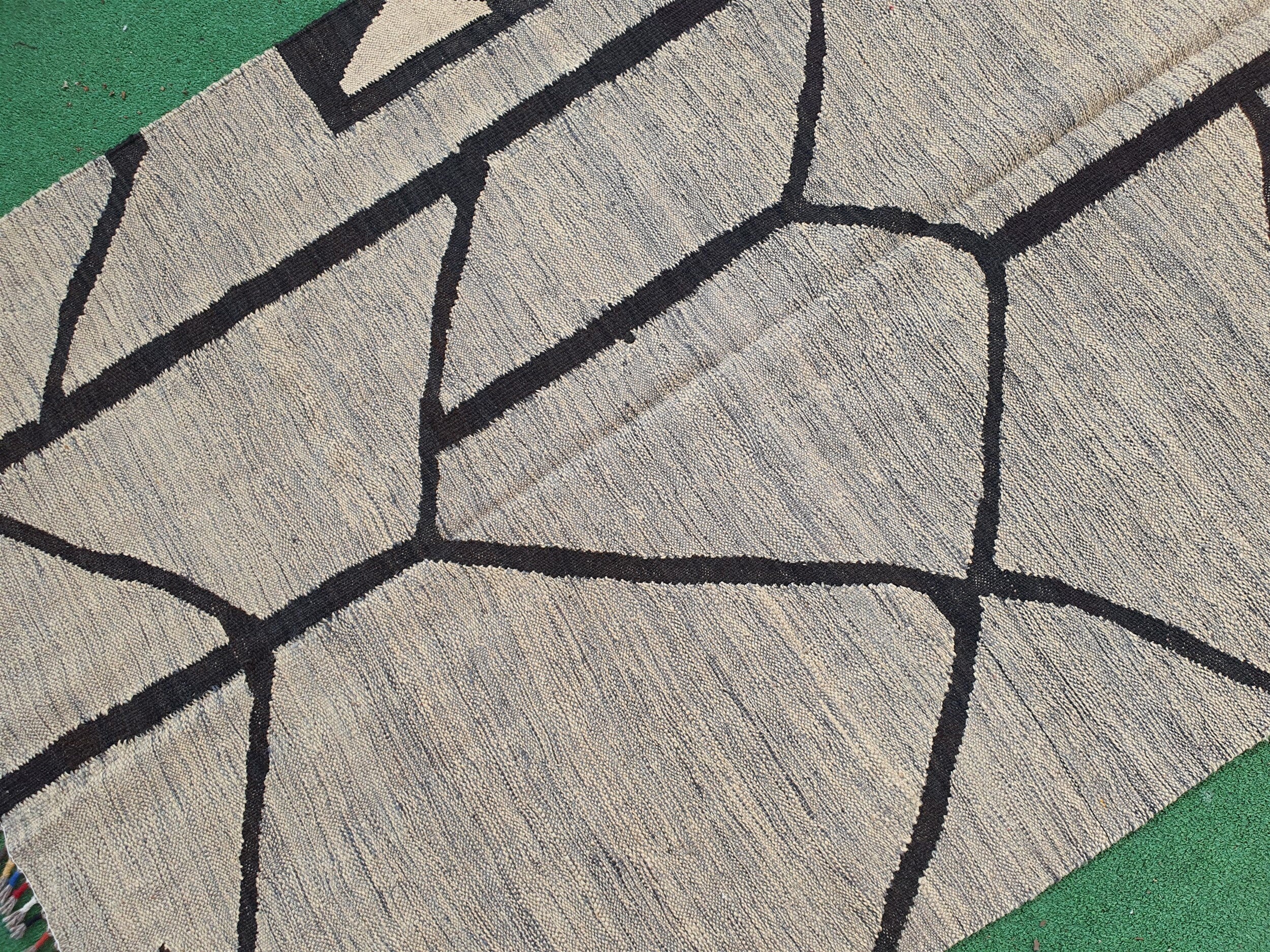 Turkish Kilim Rug 6 x 3 ft Grey and Black Abstract Design Berber Style Kilim