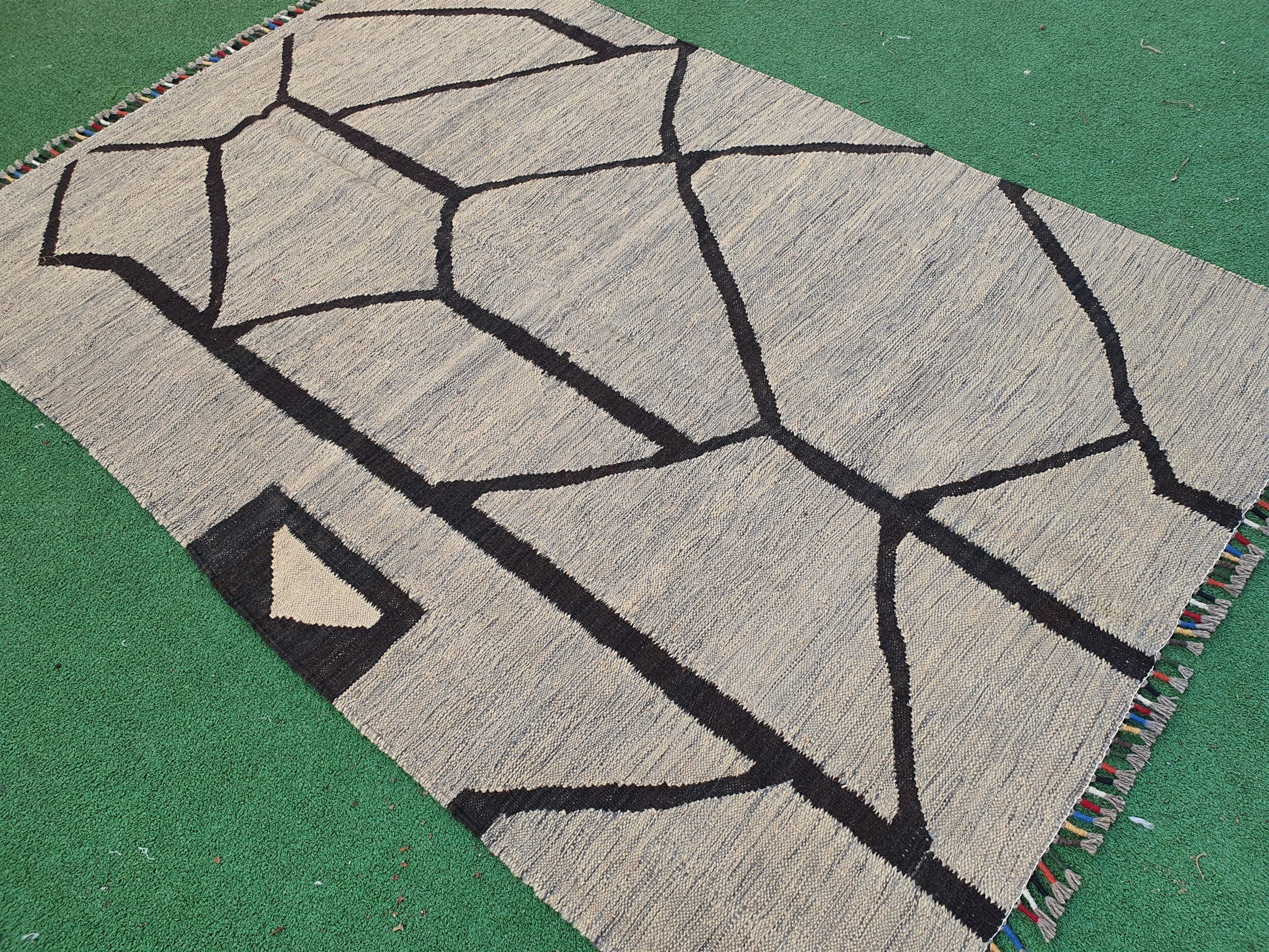 Turkish Kilim Rug 6 x 3 ft Grey and Black Abstract Design Berber Style Kilim