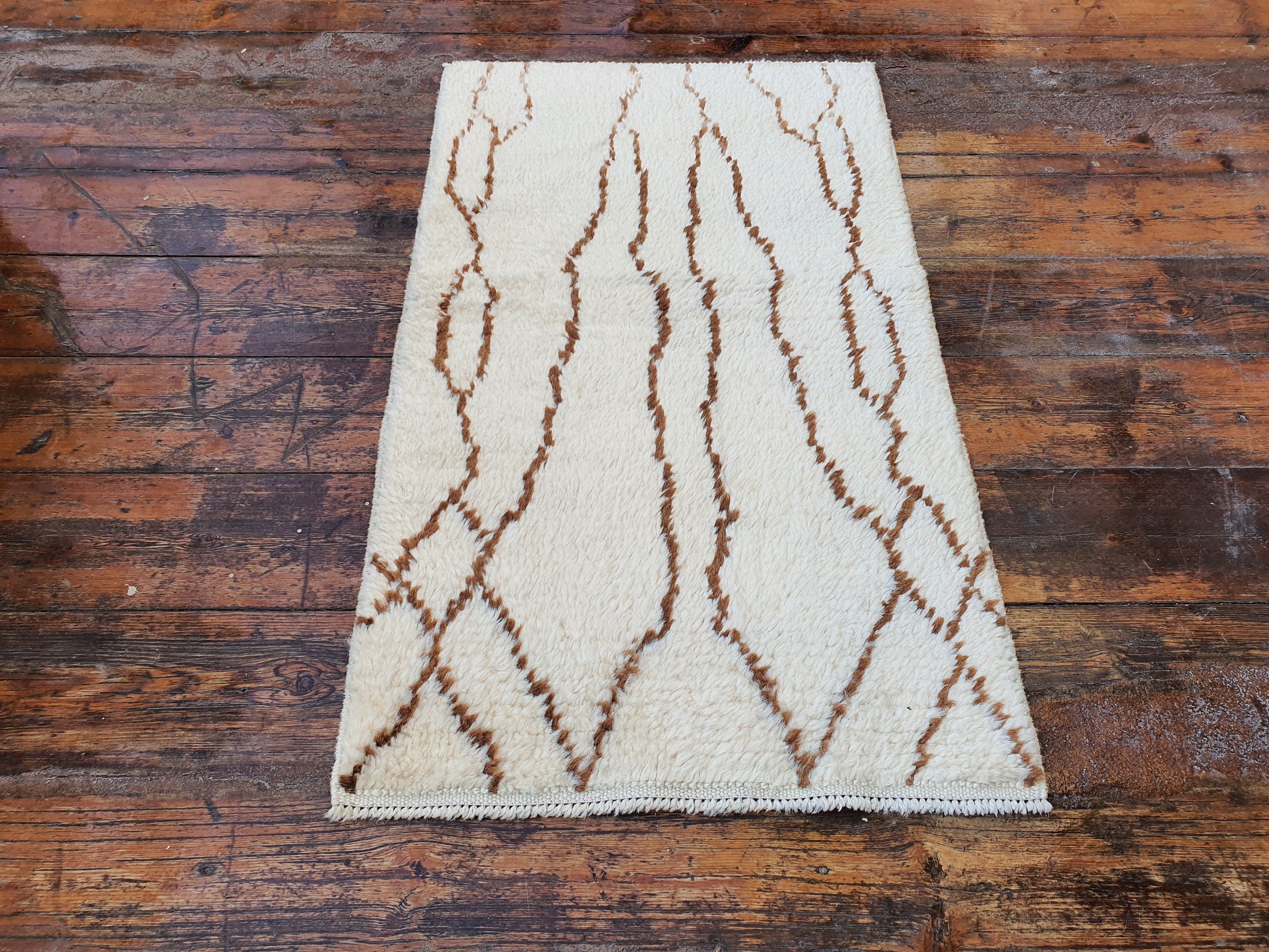 Alfombra turca Filikli Kilim, 3 pies 2 pulgadas x 1 pie 9 pulgadas, alfombra turca Tulu Kilim de pelo largo en color blanco roto y marrón