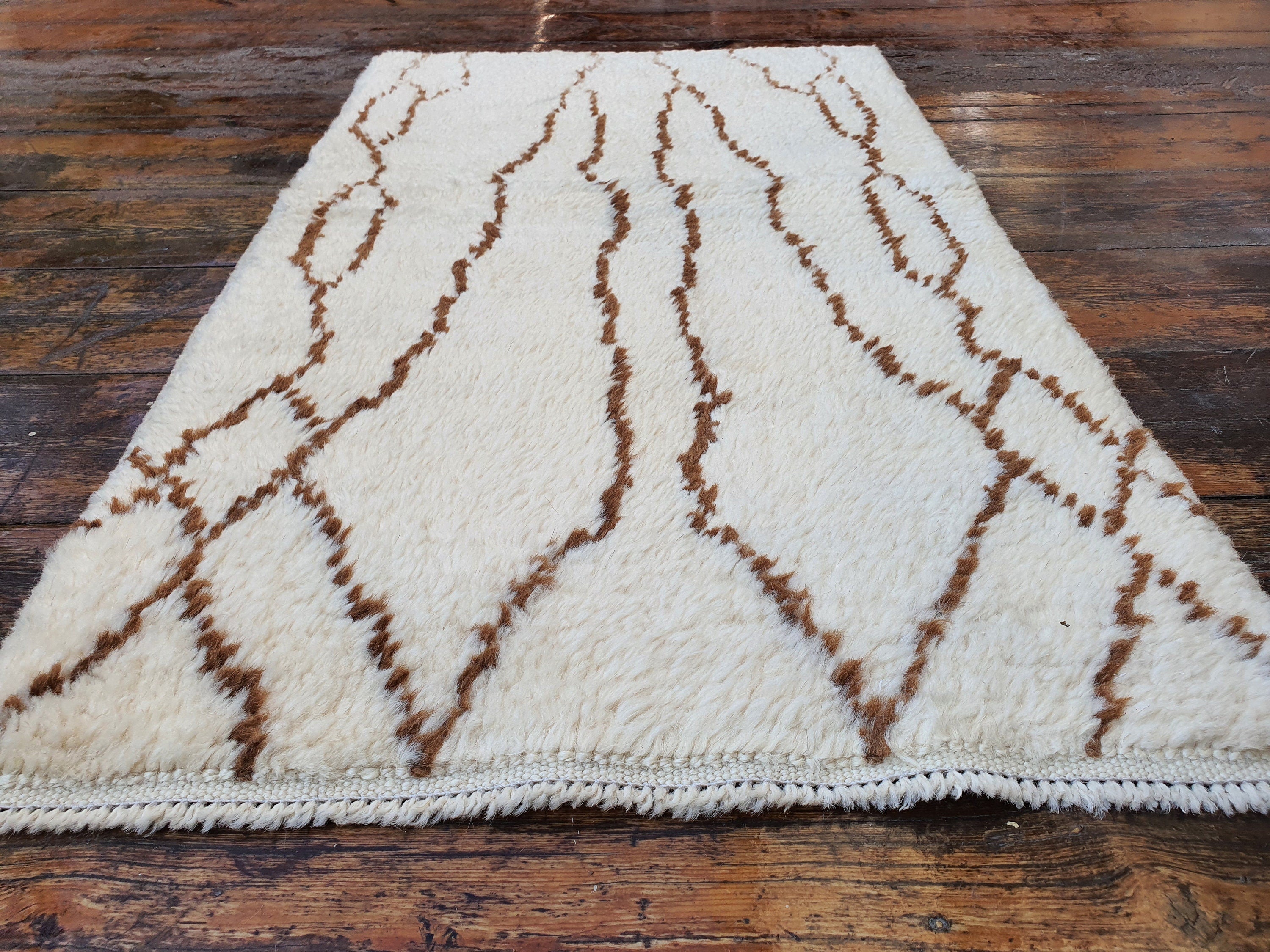 Alfombra turca Filikli Kilim, 3 pies 2 pulgadas x 1 pie 9 pulgadas, alfombra turca Tulu Kilim de pelo largo en color blanco roto y marrón