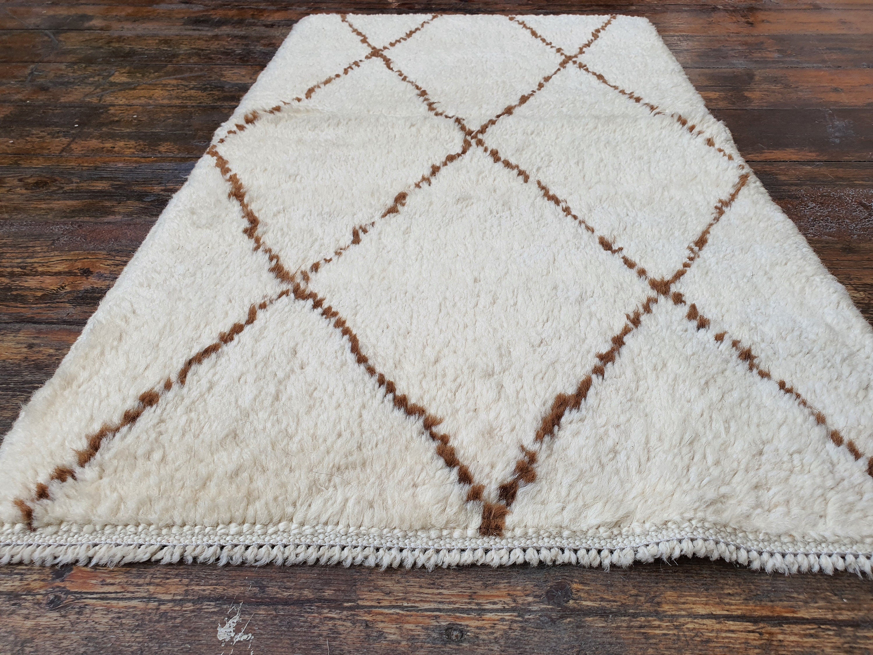 Alfombra turca Filikli Kilim, 3 pies 2 pulgadas x 1 pie 8 pulgadas, alfombra turca Tulu de pelo largo en color blanquecino y marrón