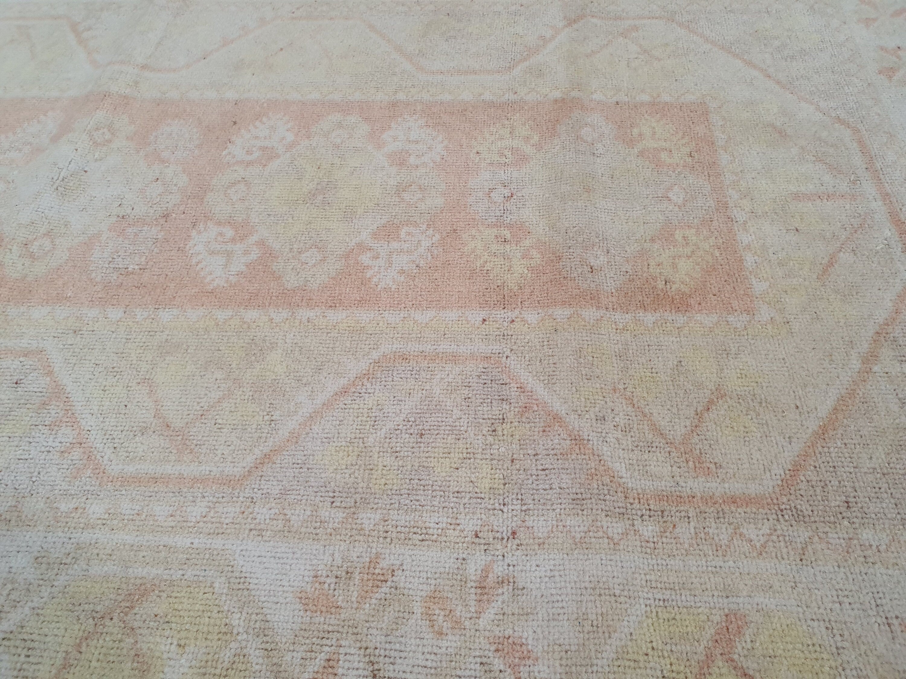 Tapis turc pâle, 3 pi 8 po x 6 pi 7 po, tapis Oushak délavé rose, gris et beige