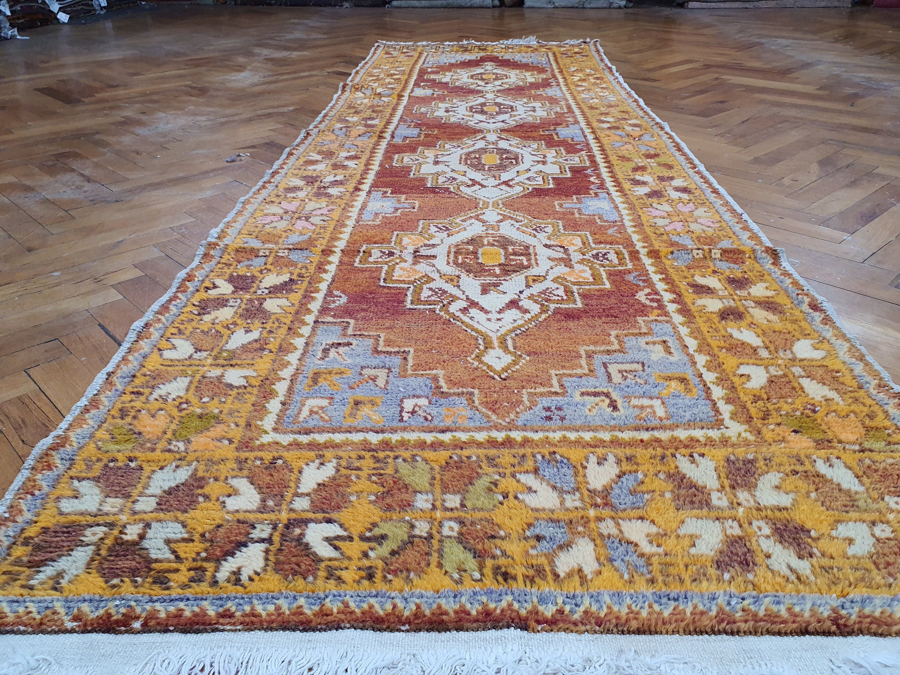 Tapis de couloir Sivas Turquie, 9 x 2 pieds, rouge, bleu, marron, long, style bohème, rustique, fait à la main, en laine naturelle, motif médaillon persan