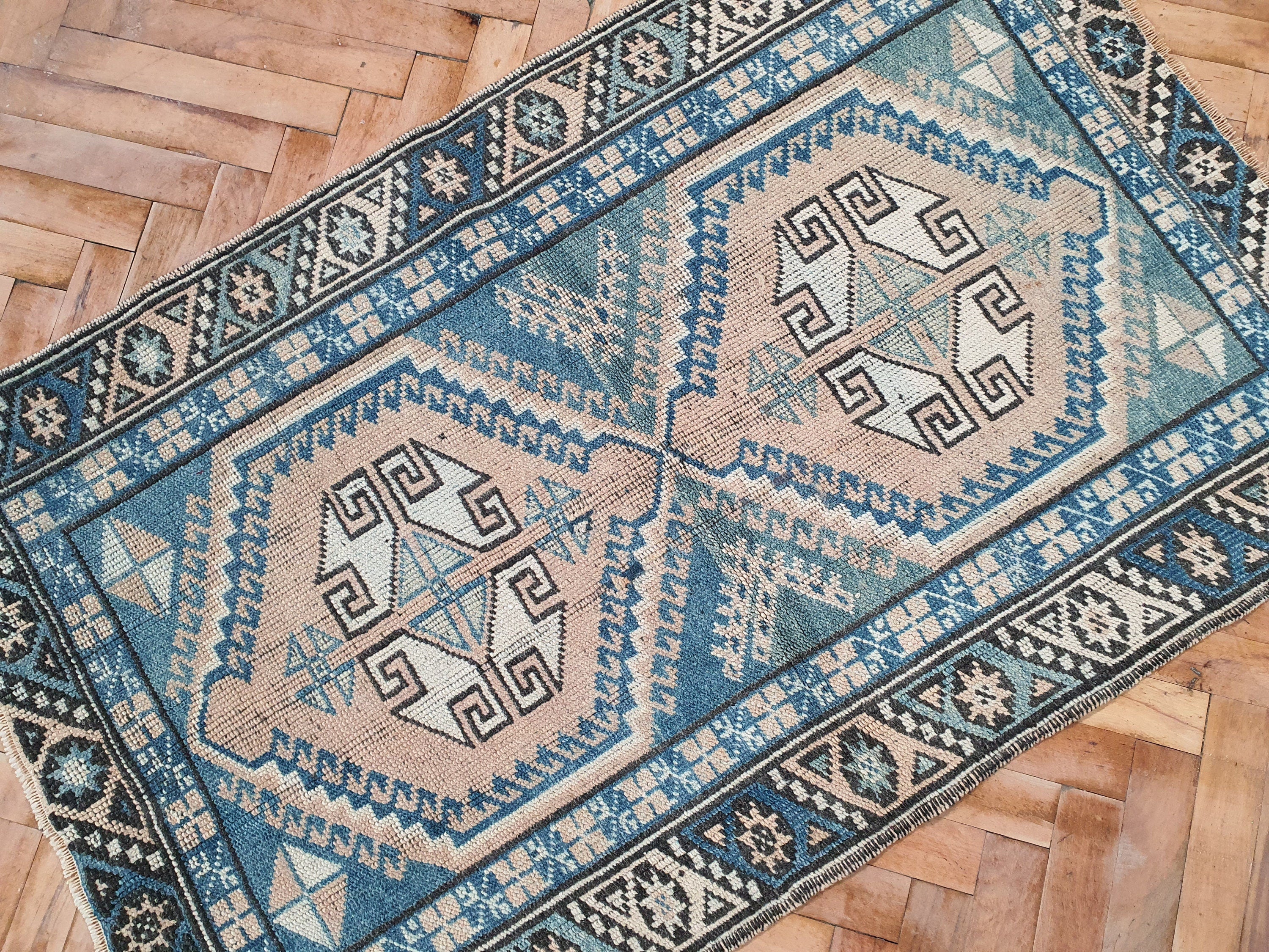 Pale Turkish Rug, 3 x 2 ft Distressed Oushak Boho Rustic Anatolian Carpet, Handmade Natural Wool Persian Area Rug for Entry Hallway Bedside