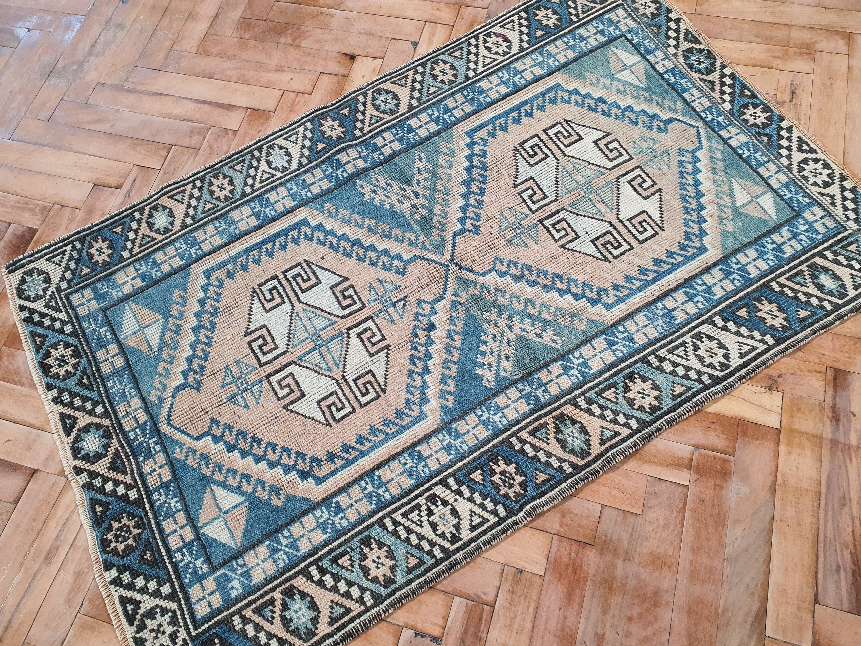 Pale Turkish Rug, 3 x 2 ft Distressed Oushak Boho Rustic Anatolian Carpet, Handmade Natural Wool Persian Area Rug for Entry Hallway Bedside