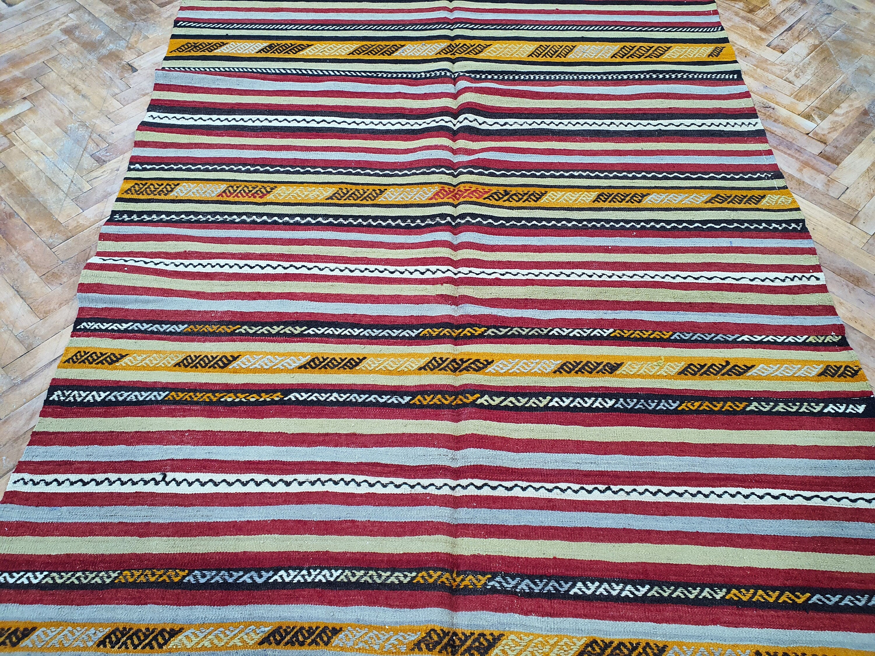 Turkish Kilim Rug, Handmade Organic Wool Rug, Anatolian Tribal Nomadic Moroccan Bohemian Living Room Rustic Decor Persian Area Rug 8'9"x'5'