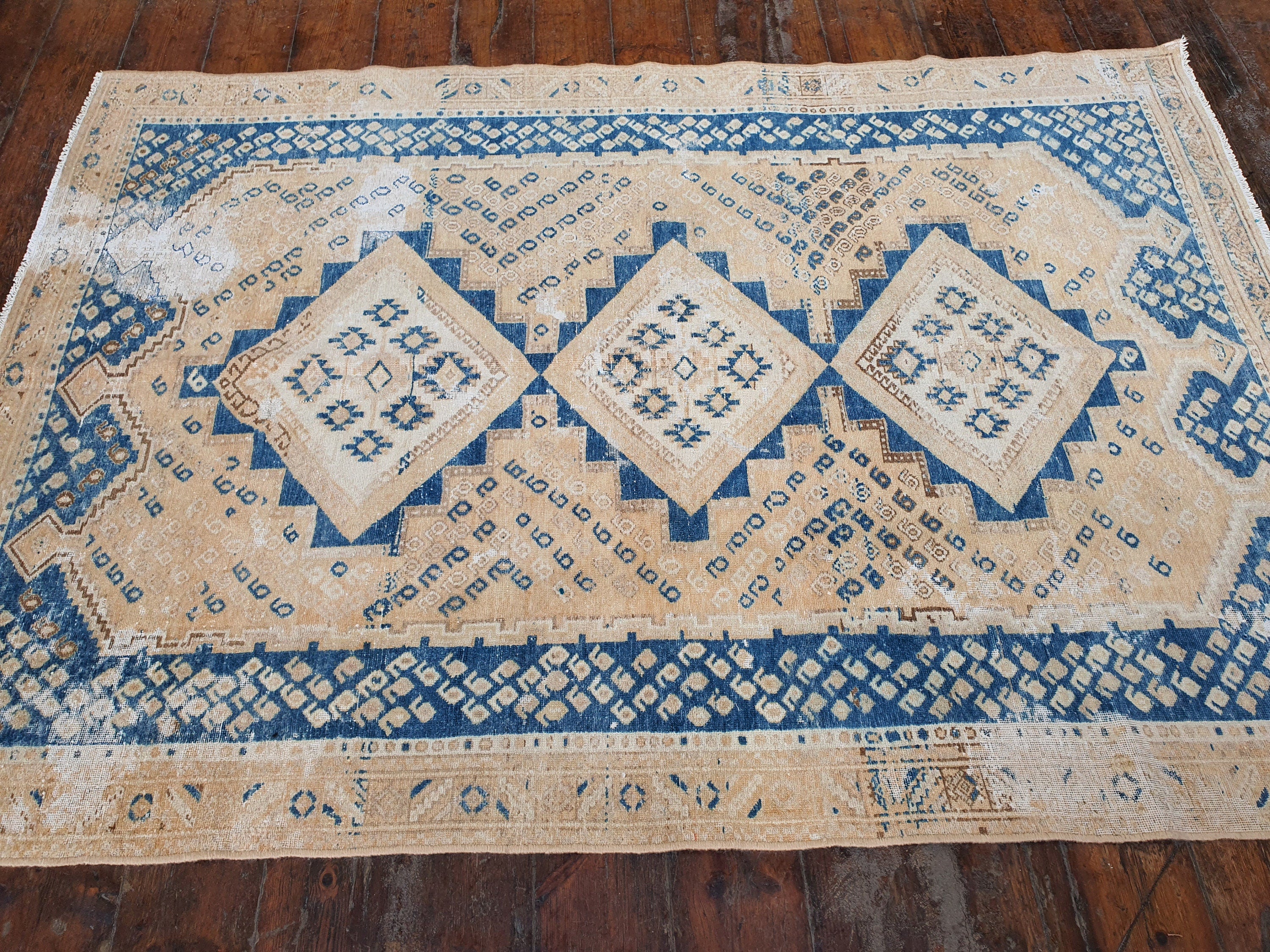 Tapis persan vintage, beige et bleu, 1,80 m x 1,20 m