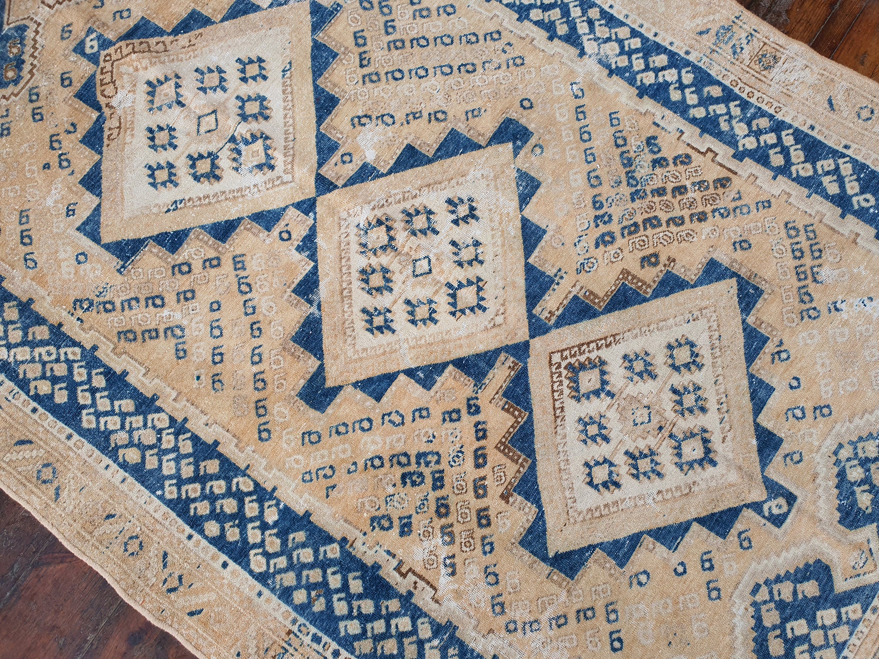 Tapis persan vintage, beige et bleu, 1,80 m x 1,20 m
