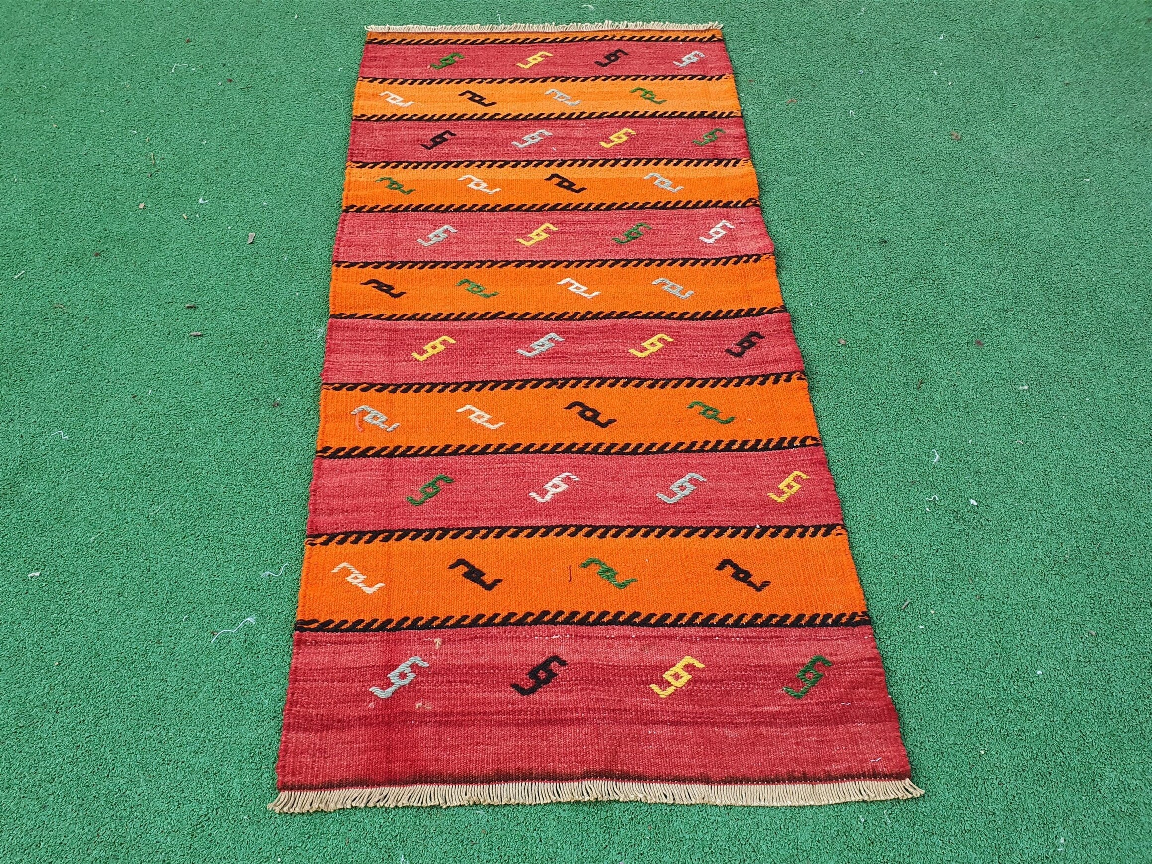 Alfombra Kilim turca, 1,20 m x 0,60 m, pequeña, kilim bordado con rayas naranjas y marrones