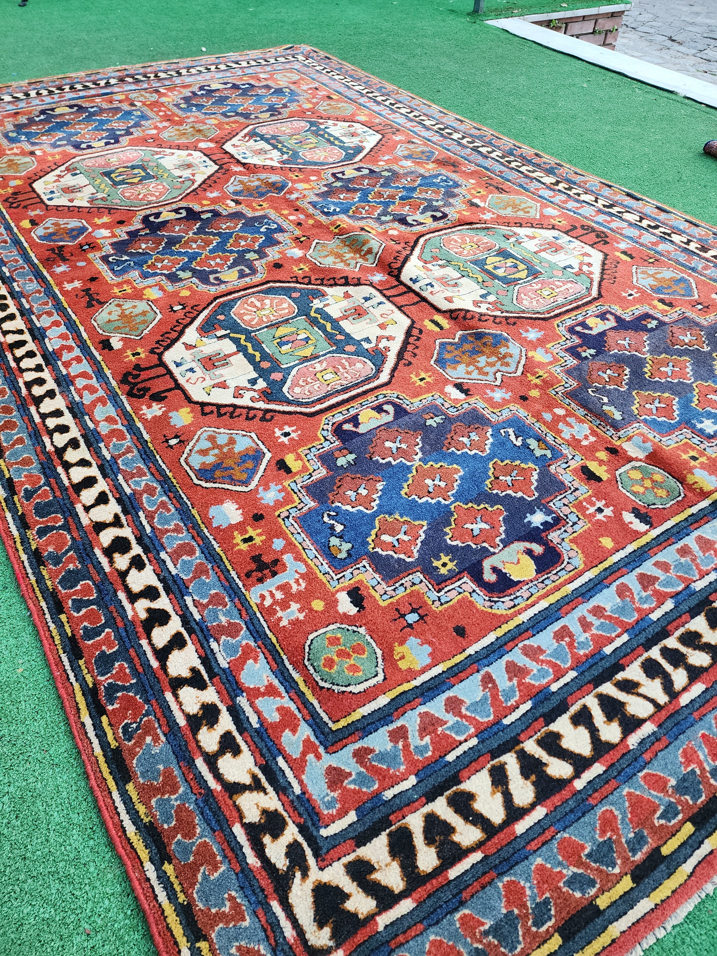 Red and Blue Antique Cacuasion Area Rug ''9'' x 5'2''