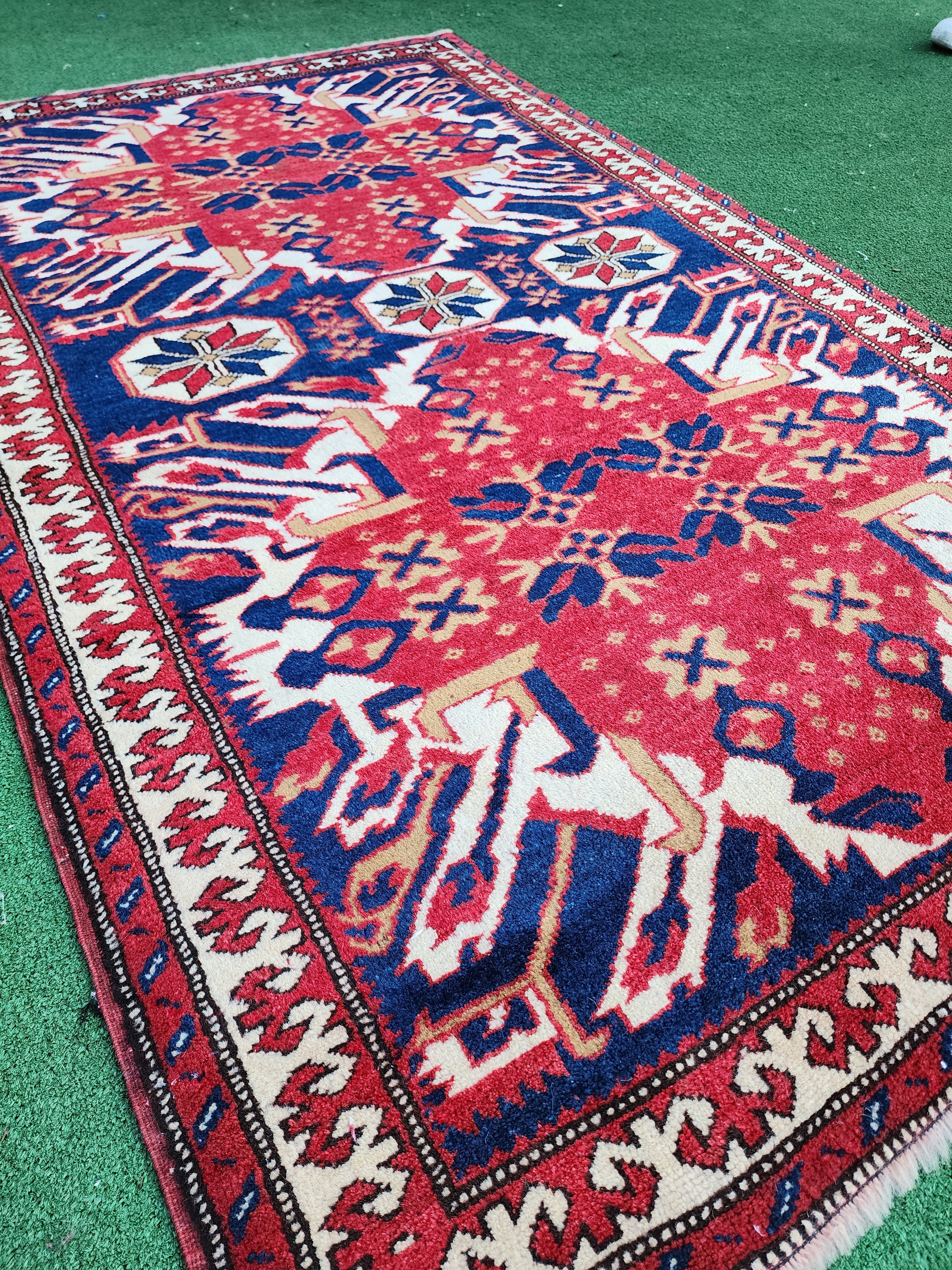 Bergama Turkish Rug 6 ft x 3 ft 8 in