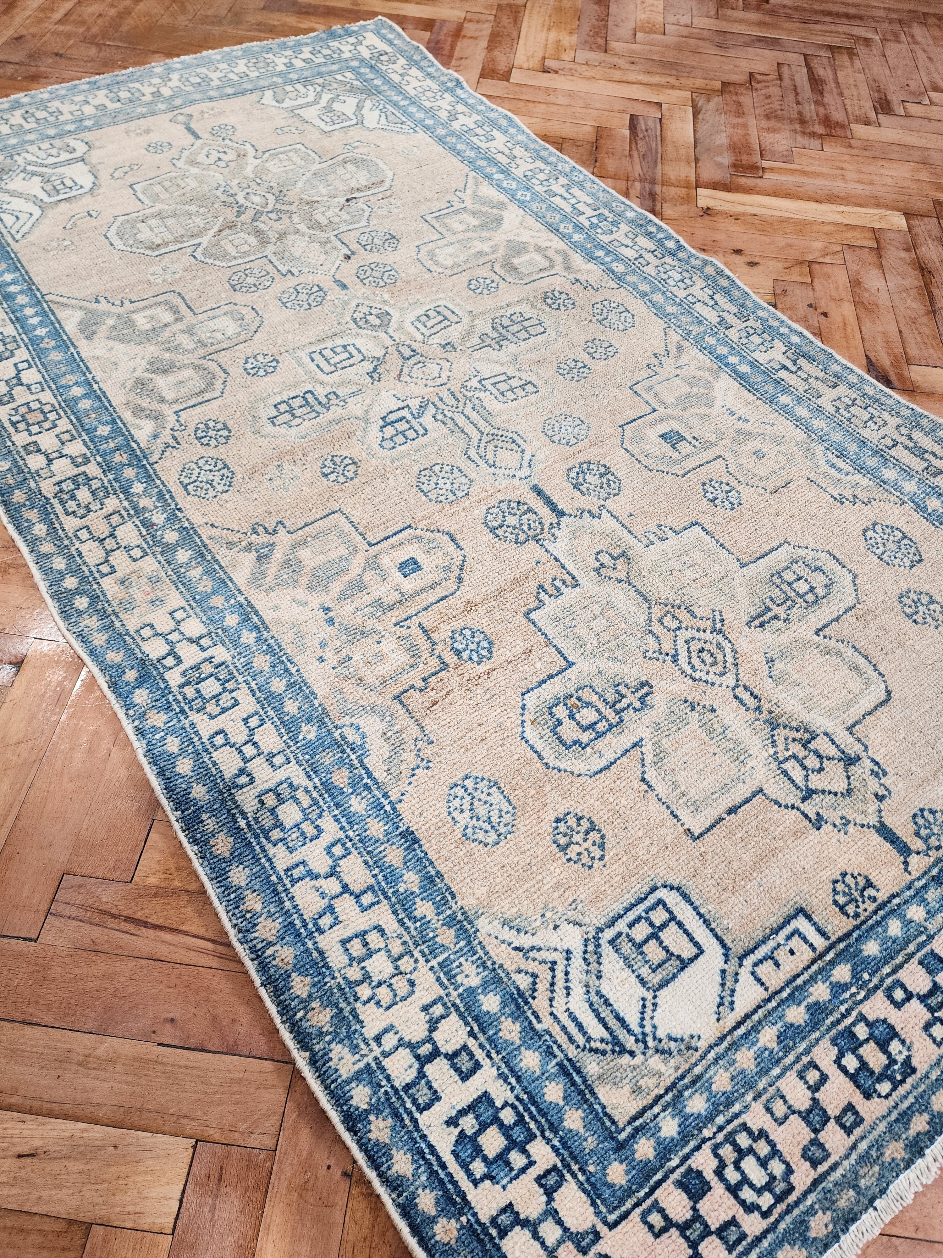 Persian Vintage Rug 5 x 3 ft Beige and Blue Natural Wool Vintage Turkish Rug for Boho Retro Living or Dining Room Decor, Persian Rug, Carpet