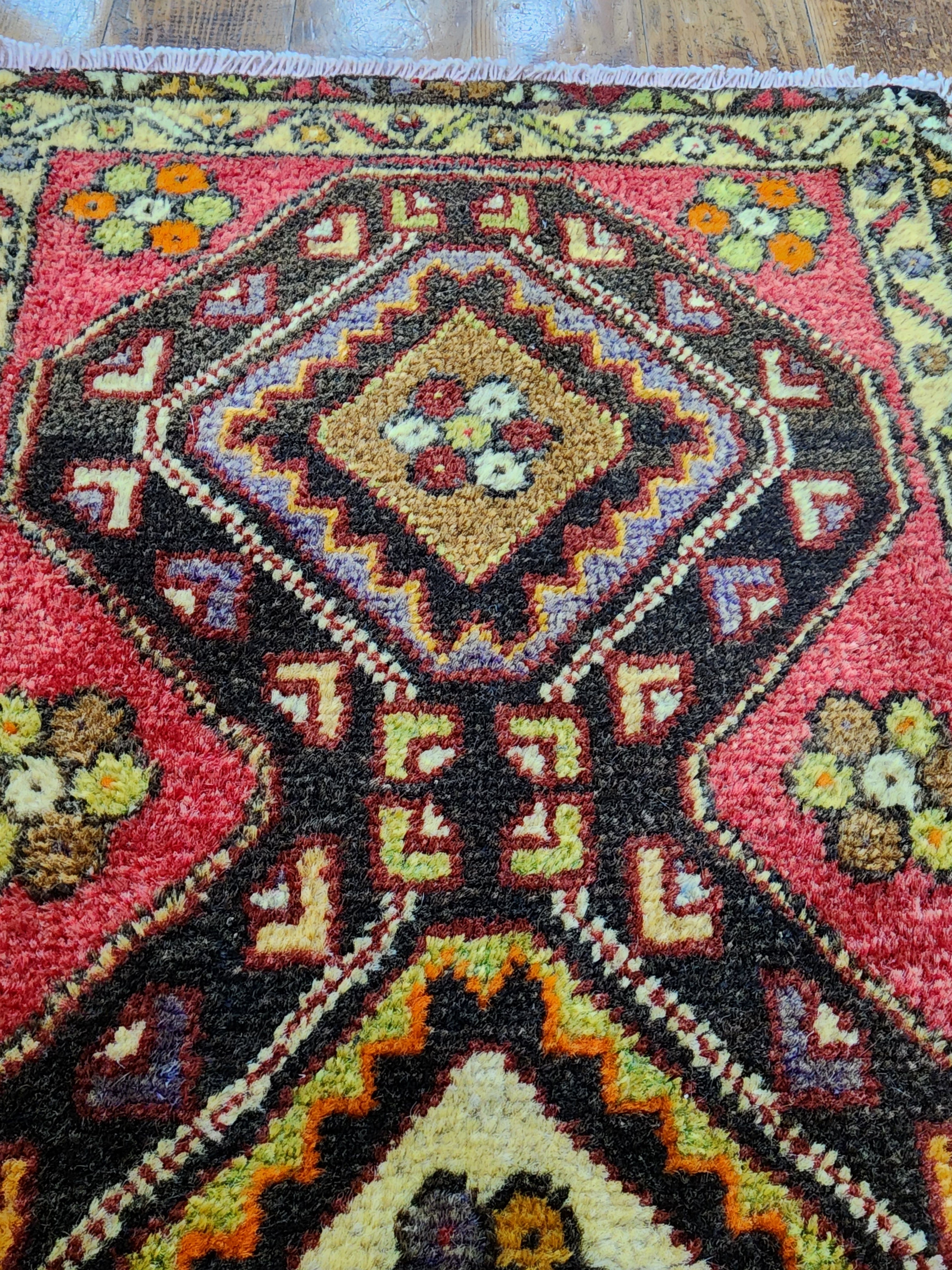 vintage Sivas Small Rug — edge weave