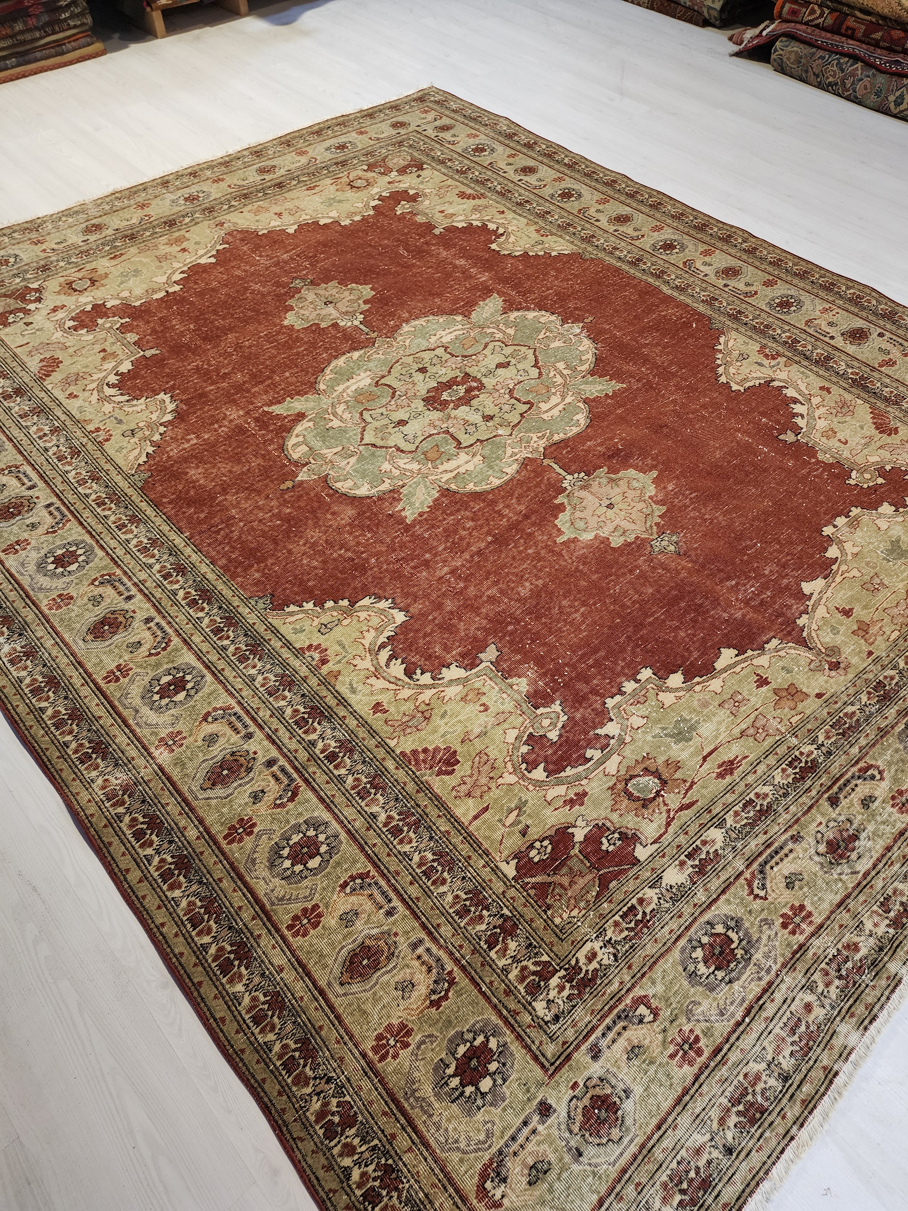 Gran alfombra persa roja y verde hecha a mano para sala de estar, 9'3'' x 7'7''