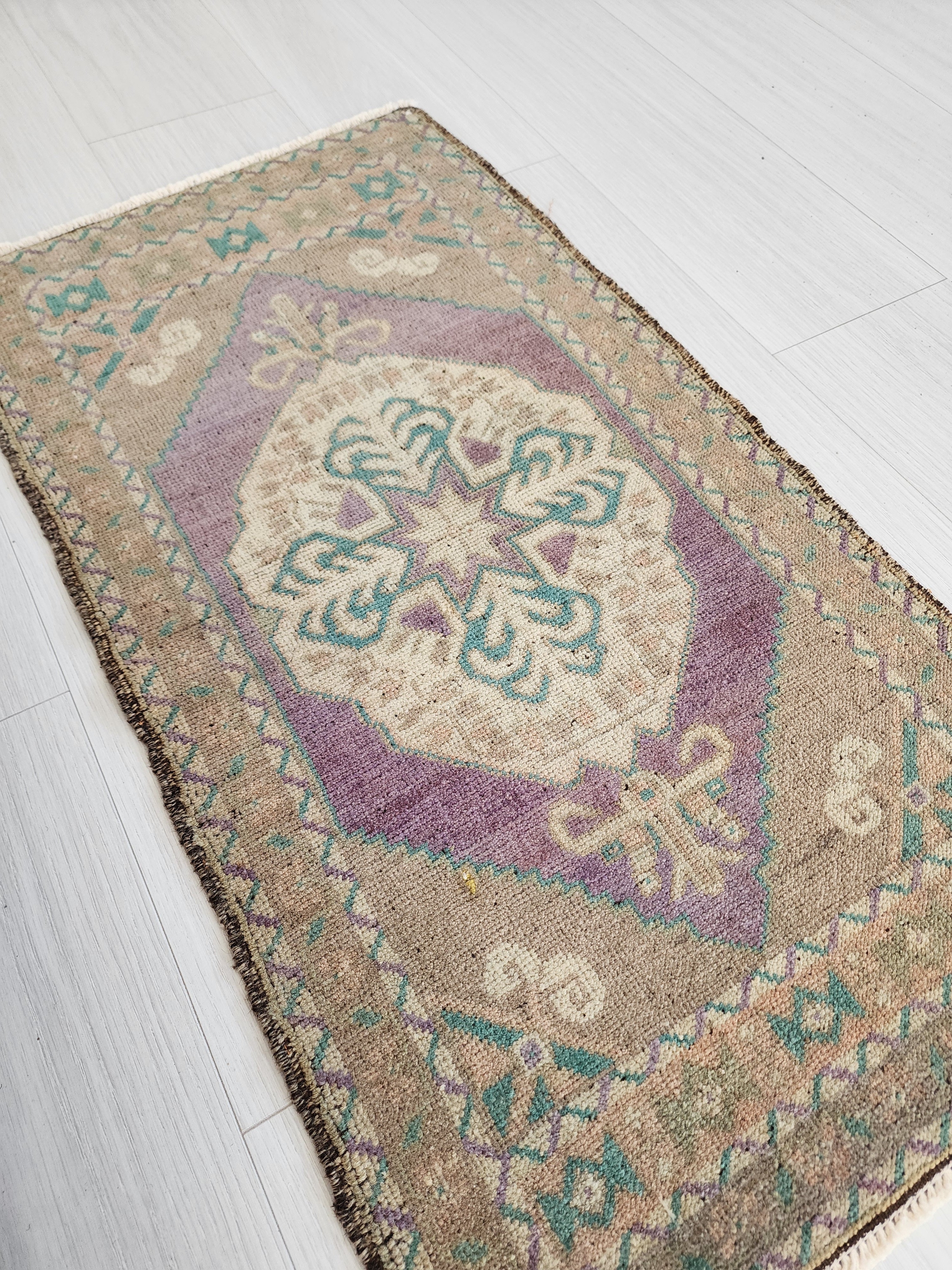 Turkish Small Vintage Faded Rustic Rug, Distressed Rug, Rug, Kilim, Pastel Wash Persian Area Rug, Natural Wool Living Room Decor  3.1*1.4 ft