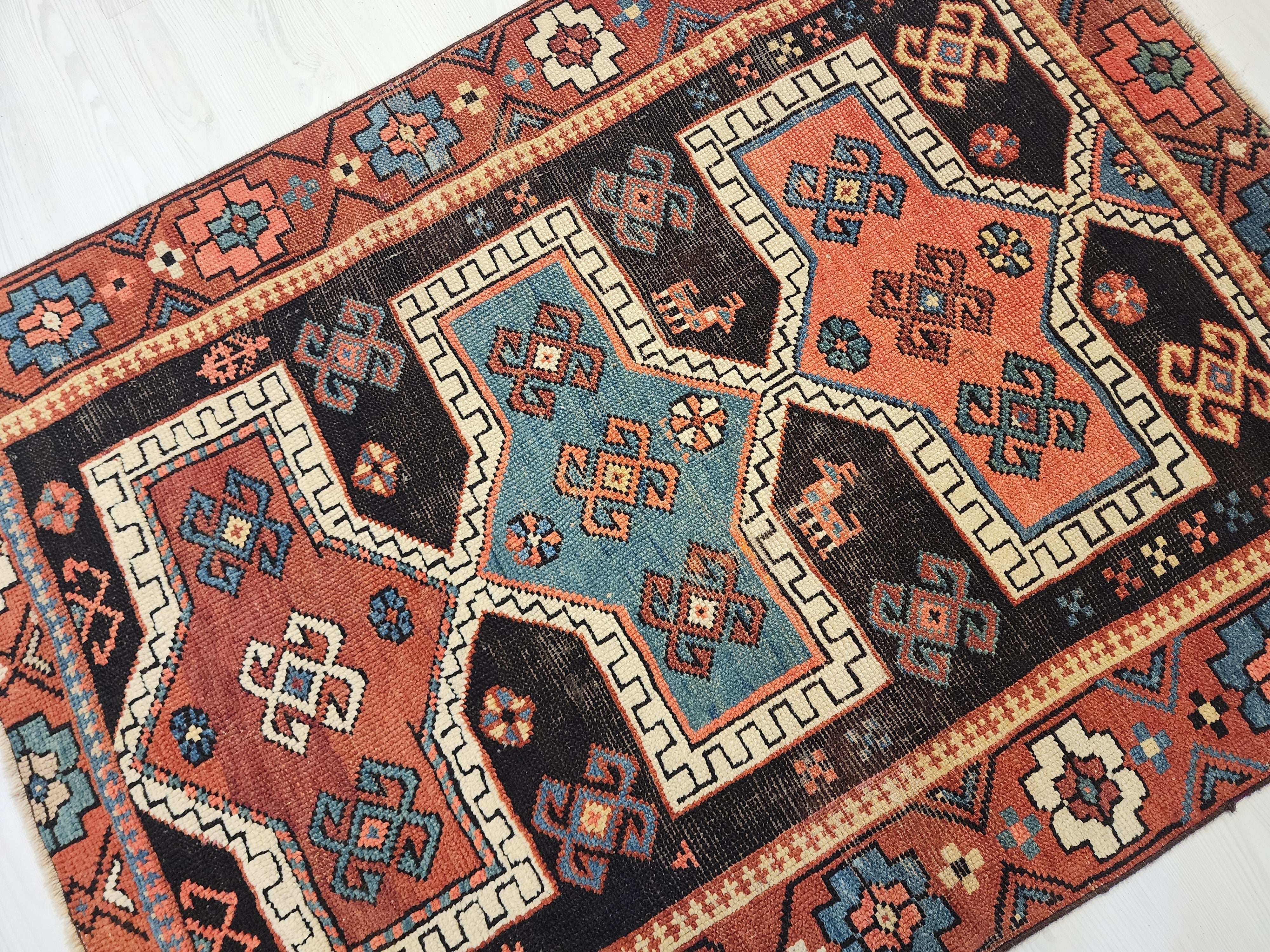 antique Cauasion Wool Rug, 4'3'' x 3'3'', Rustic Oriental Design — border pattern