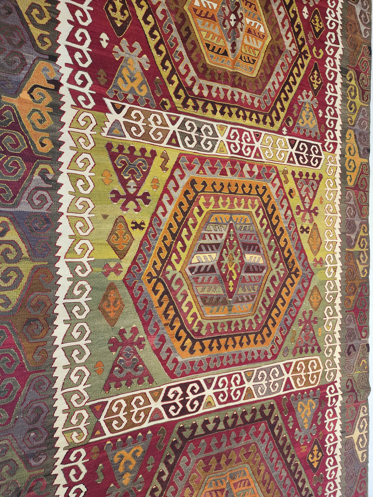 Antique Hotamış kilim rug in red and green, 5'2" x 10'9", photo 4