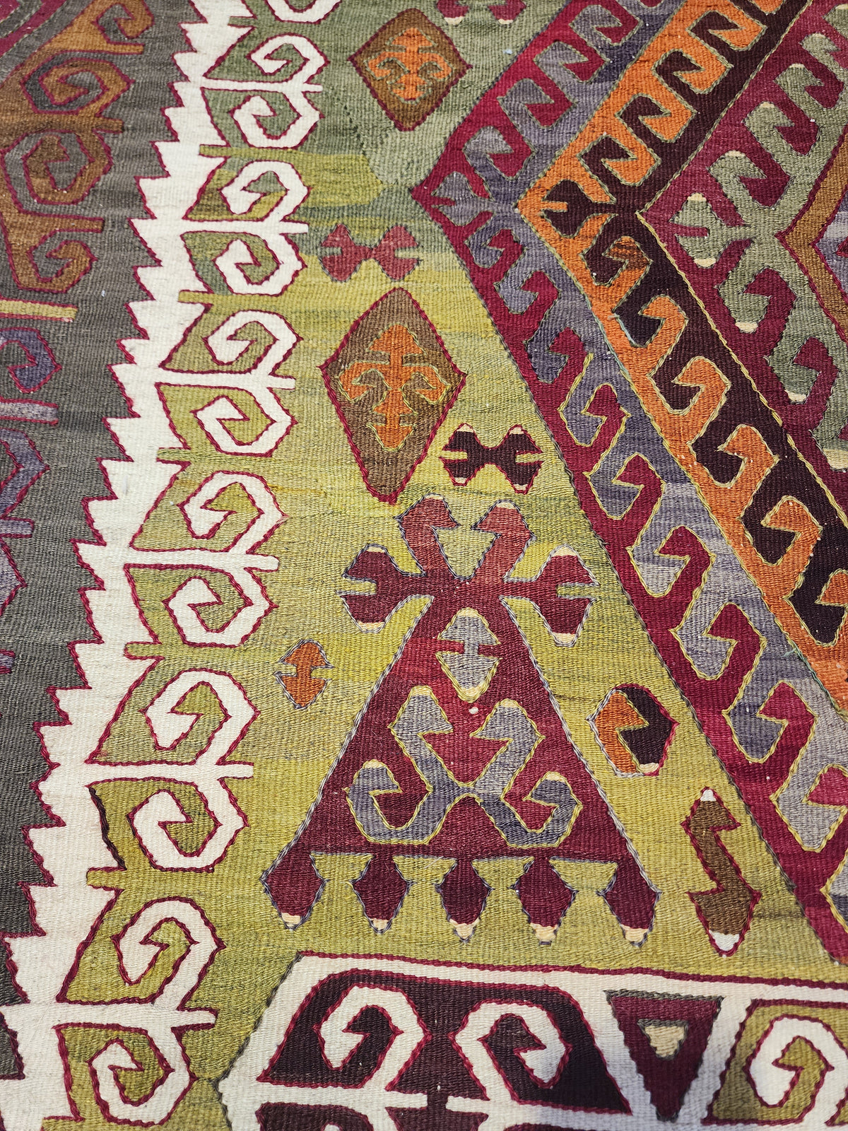 Antique Hotamış kilim rug in red and green, 5'2" x 10'9", photo 9