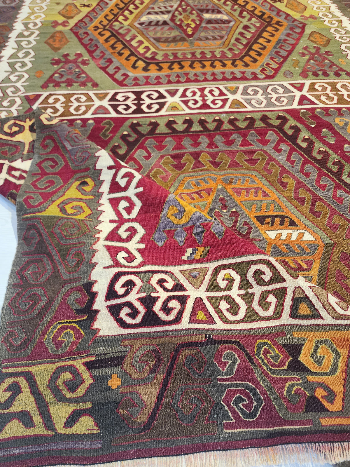 Antique Hotamış kilim rug in red and green, 5'2" x 10'9", photo 12