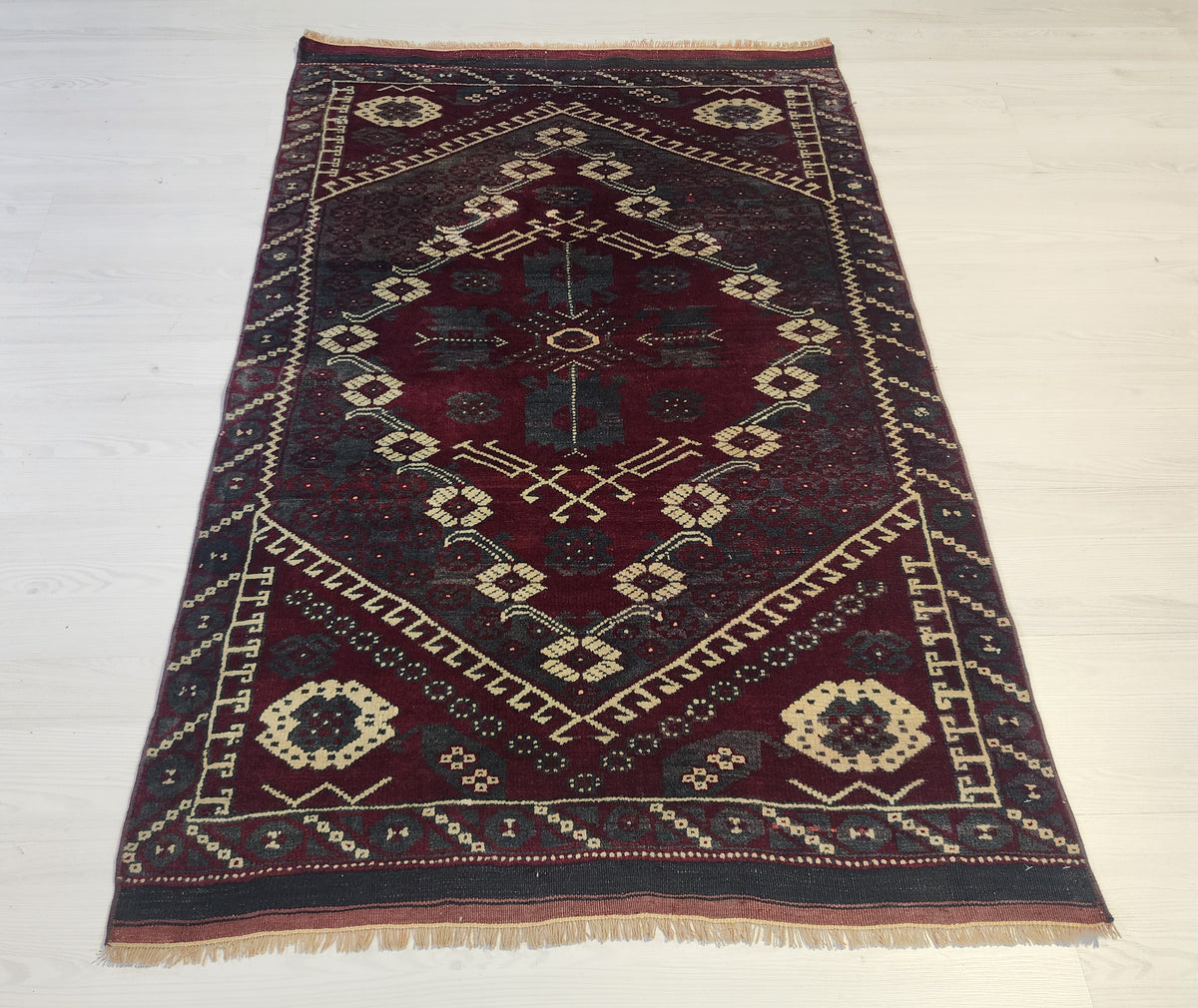 Antique Bergama Rug – Hand-Knotted Wool Anatolian Carpet (94x140cm)