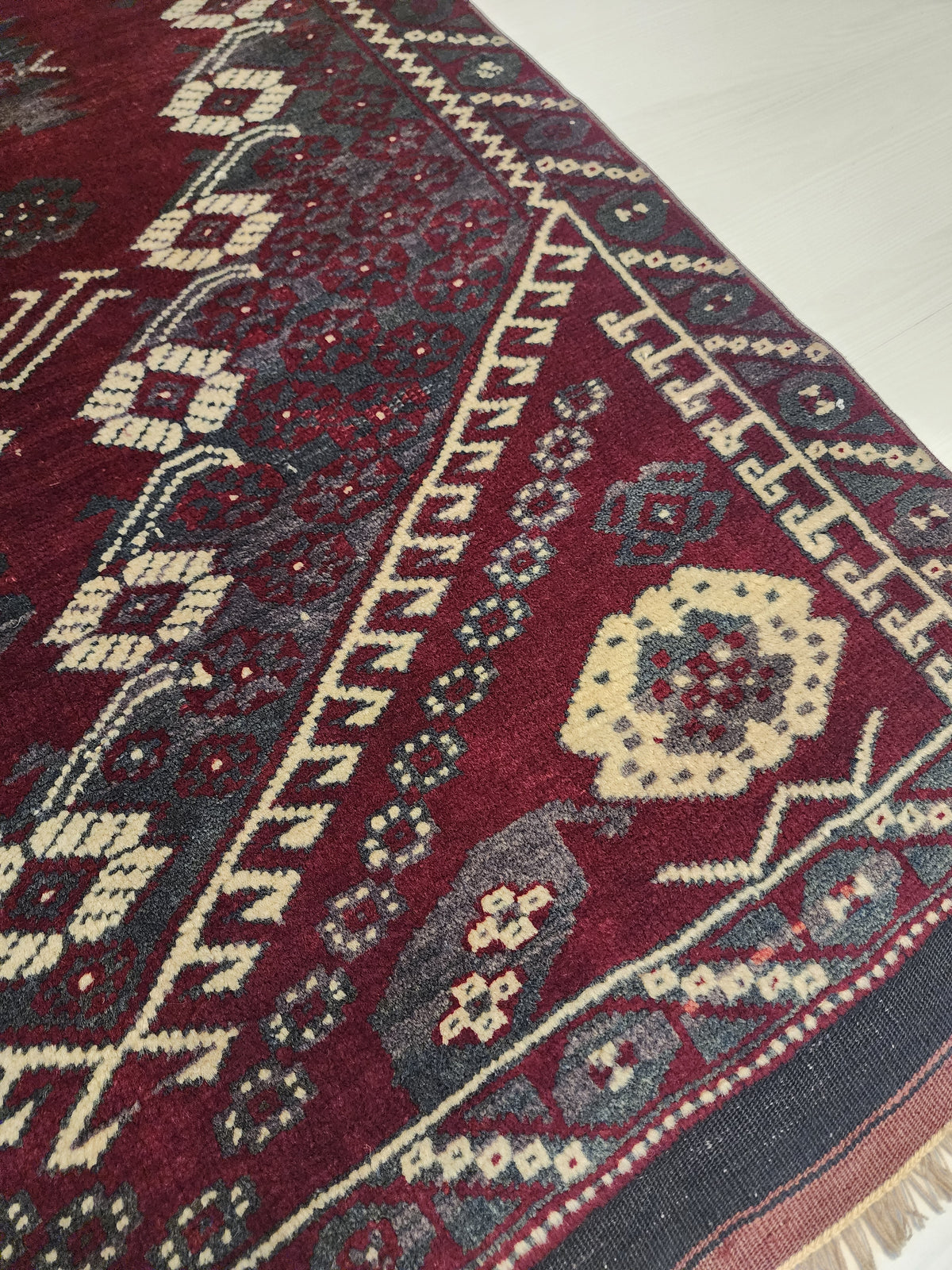Antique Bergama Rug – Hand-Knotted Wool Anatolian Carpet (94x140cm)