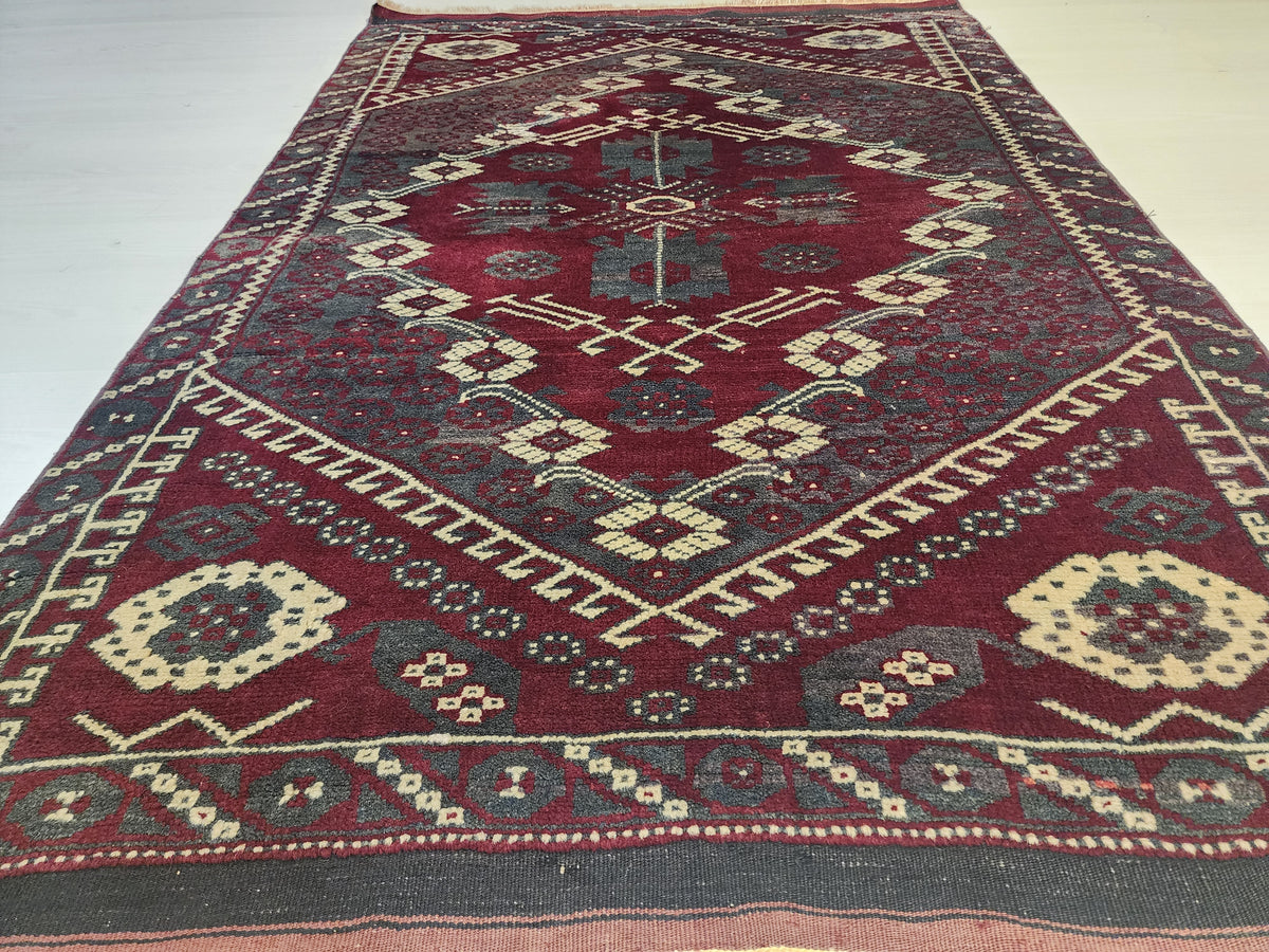 Antique Bergama Rug – Hand-Knotted Wool Anatolian Carpet (94x140cm)