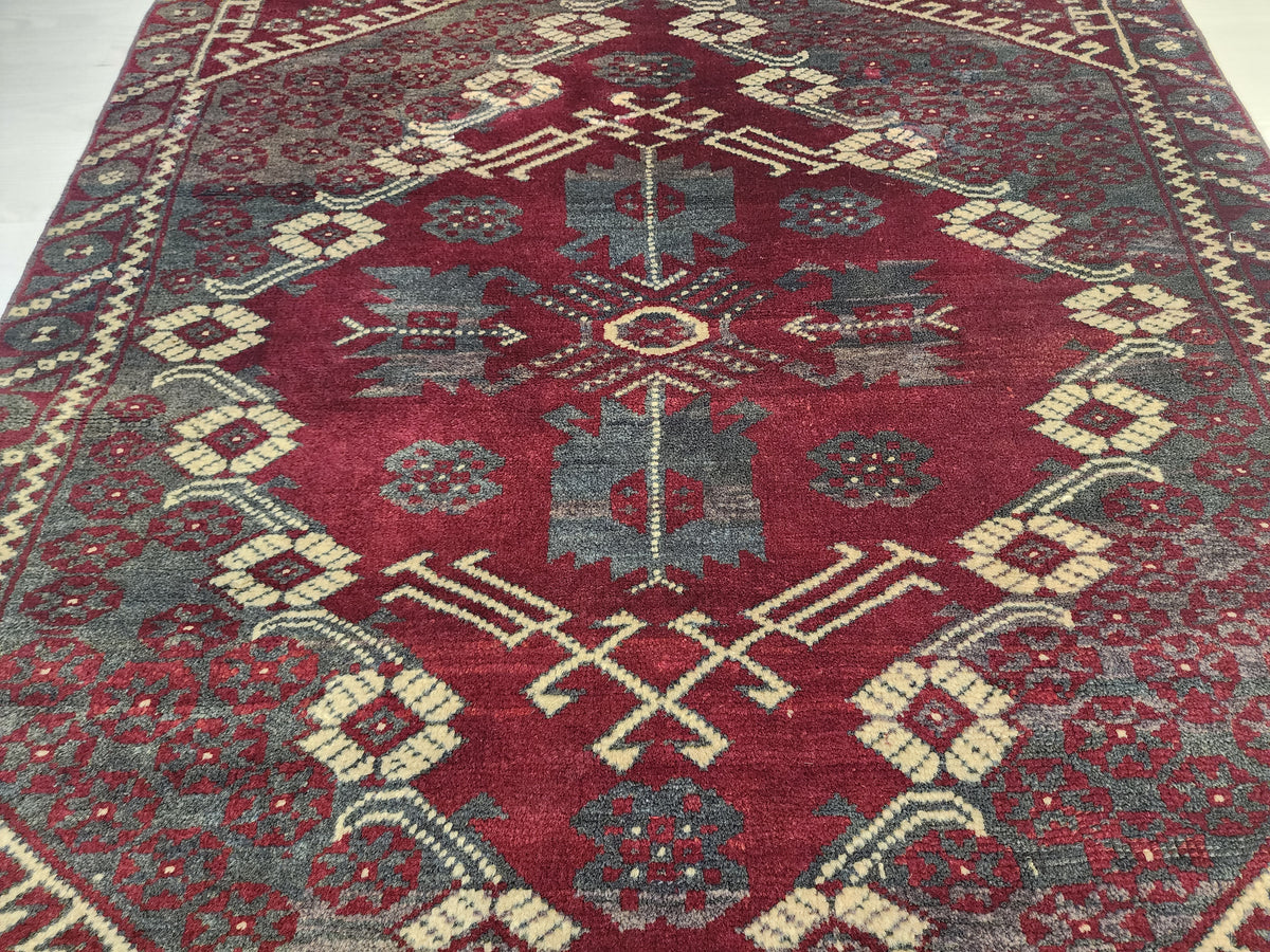 Antique Bergama Rug – Hand-Knotted Wool Anatolian Carpet (94x140cm)