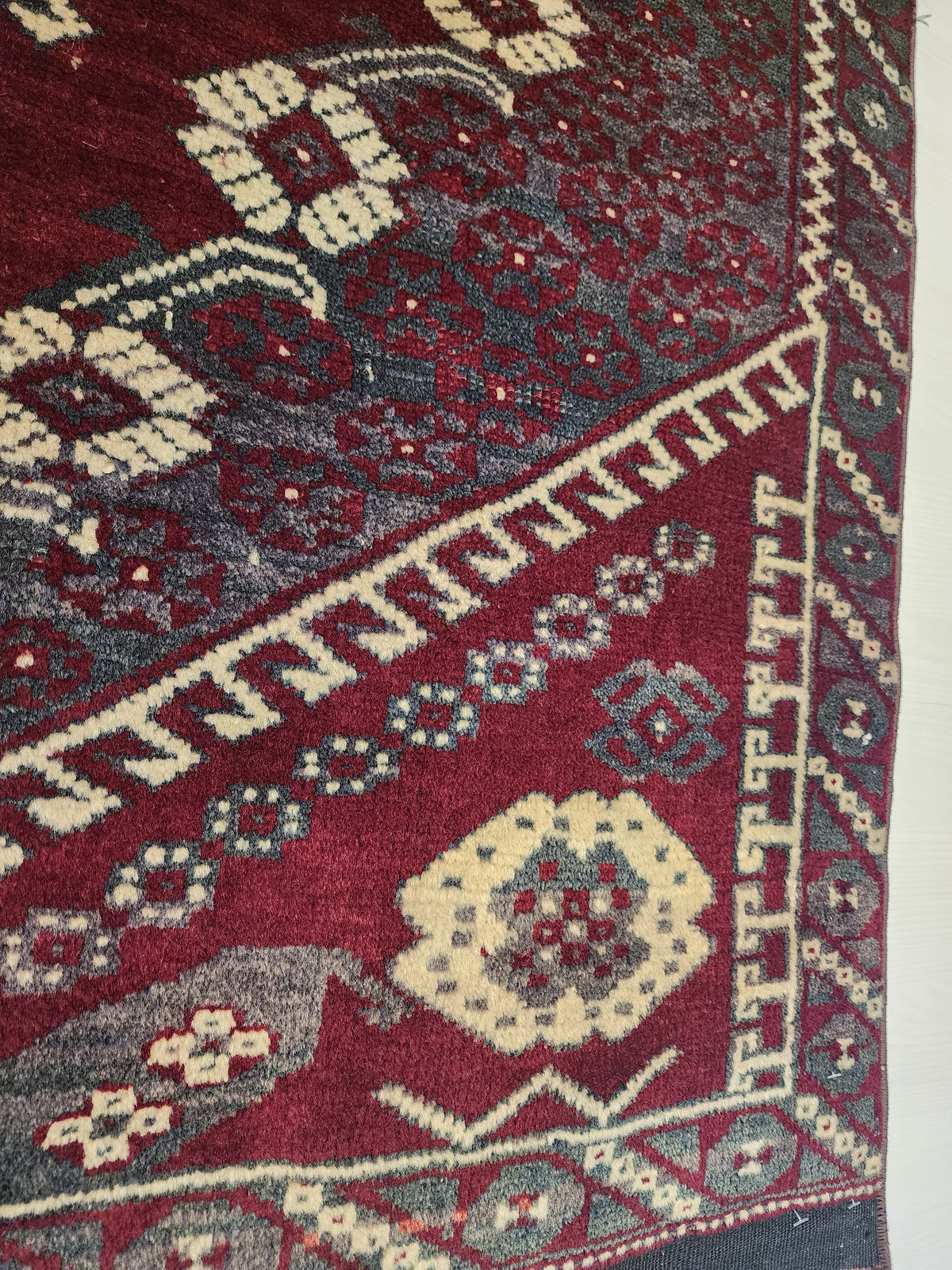 Antique Bergama Rug – Hand-Knotted Wool Anatolian Carpet (94x140cm)
