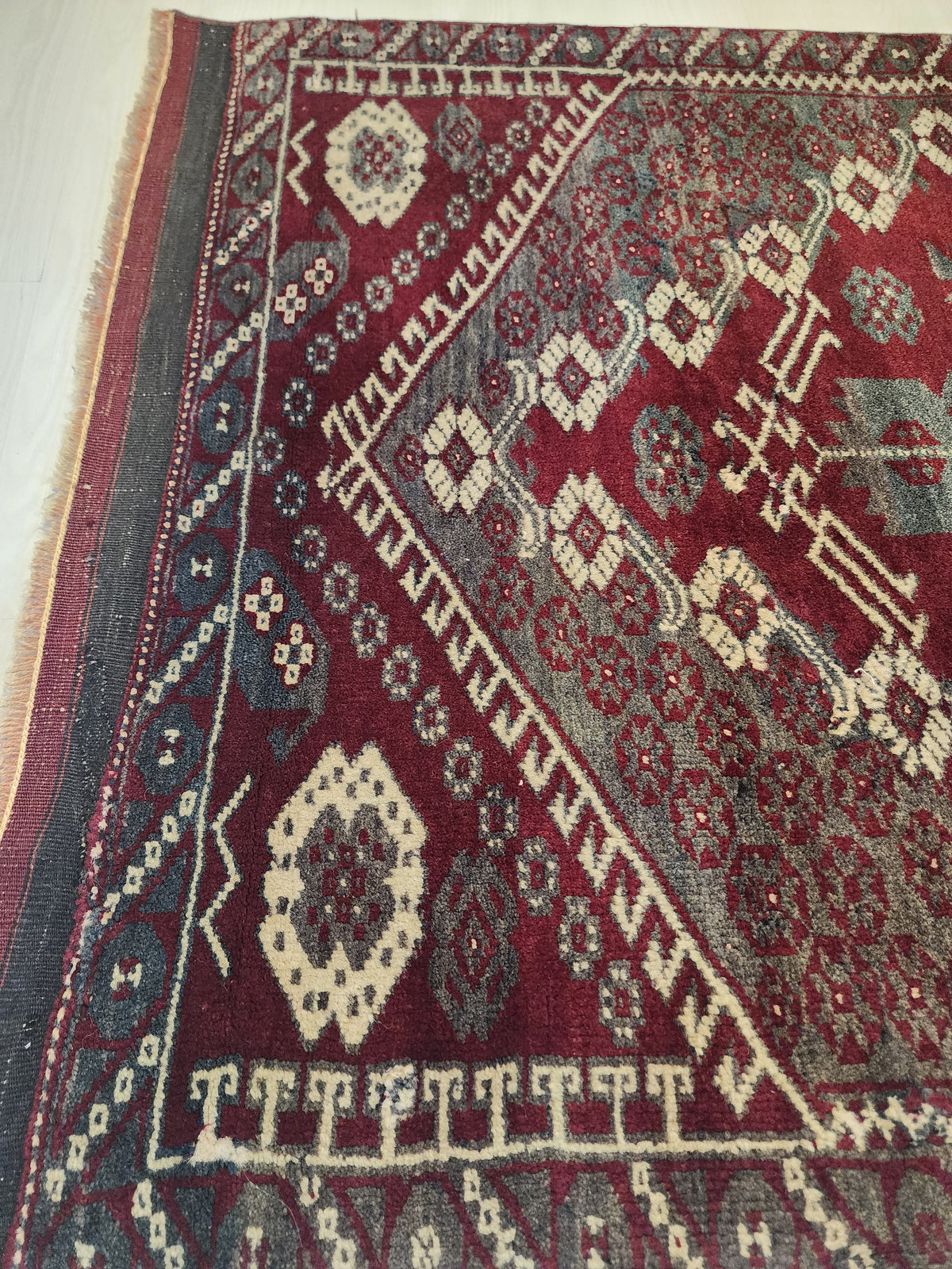 Antique Bergama Rug – Hand-Knotted Wool Anatolian Carpet (94x140cm)