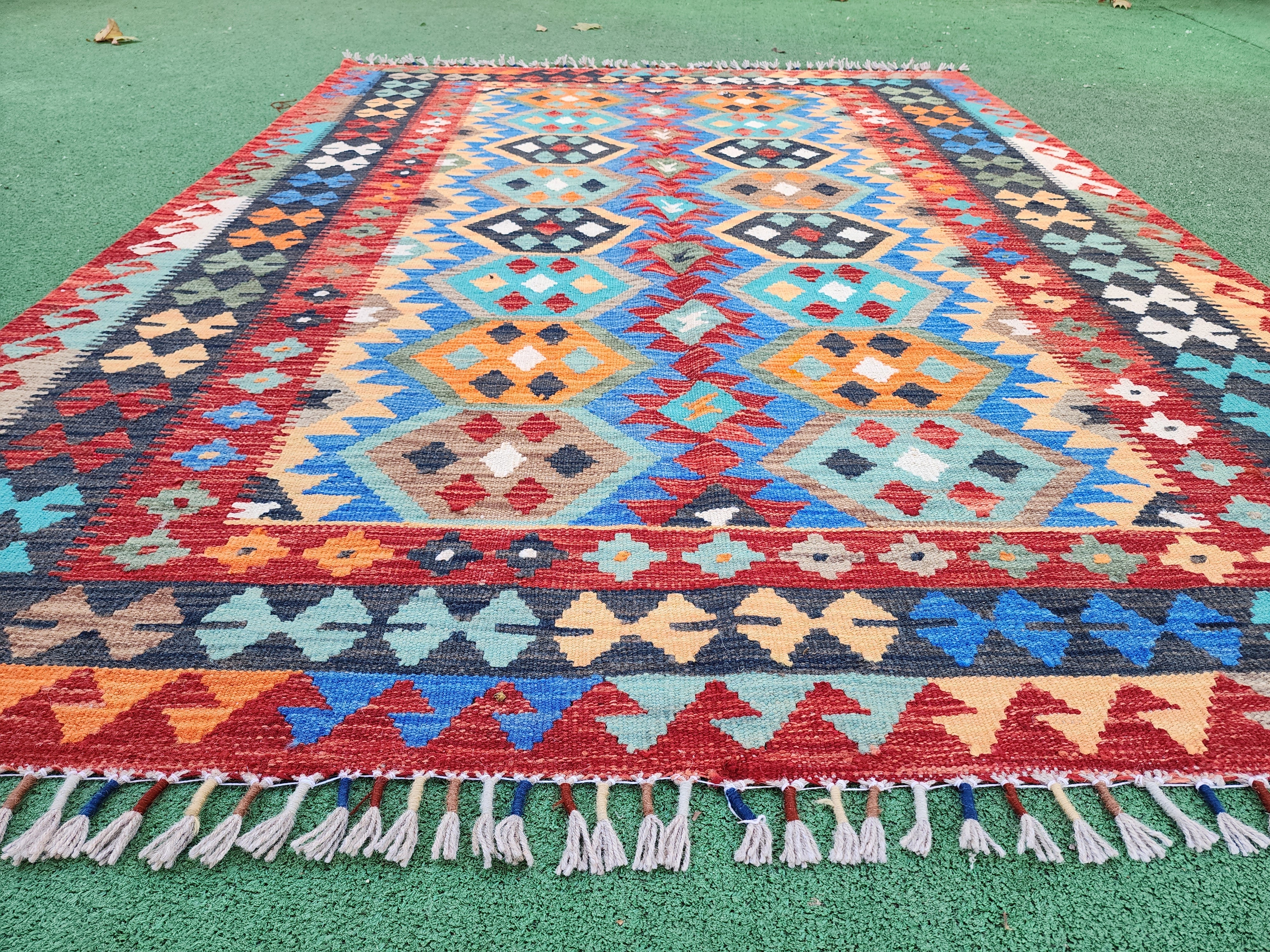 Tapis Kilim, 5'1'' x 6'10'' ft Tapis Kilim turc bleu rouge et orange