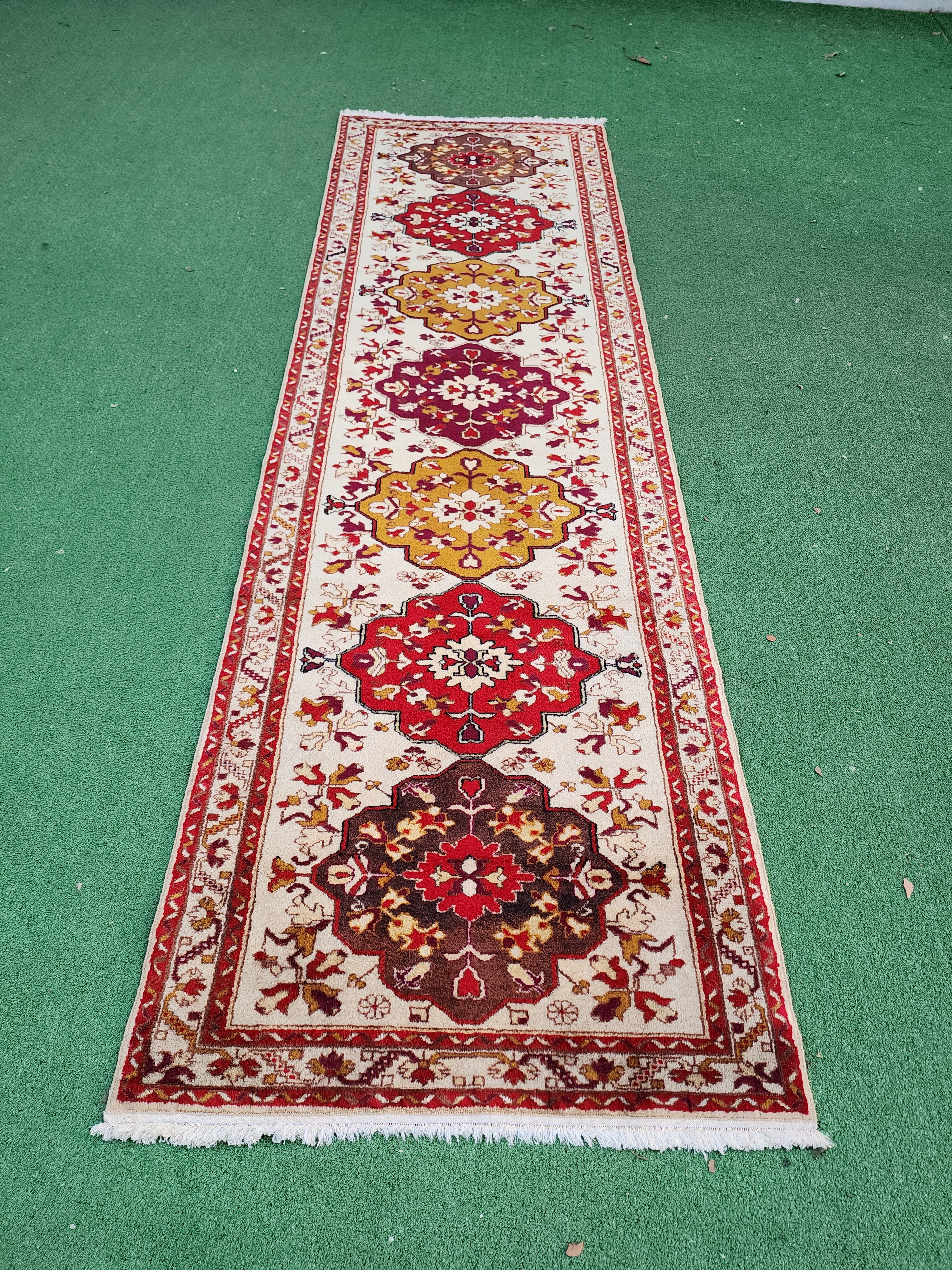 Tapis de passage Derbent vintage, 9'2'' x 2'9''