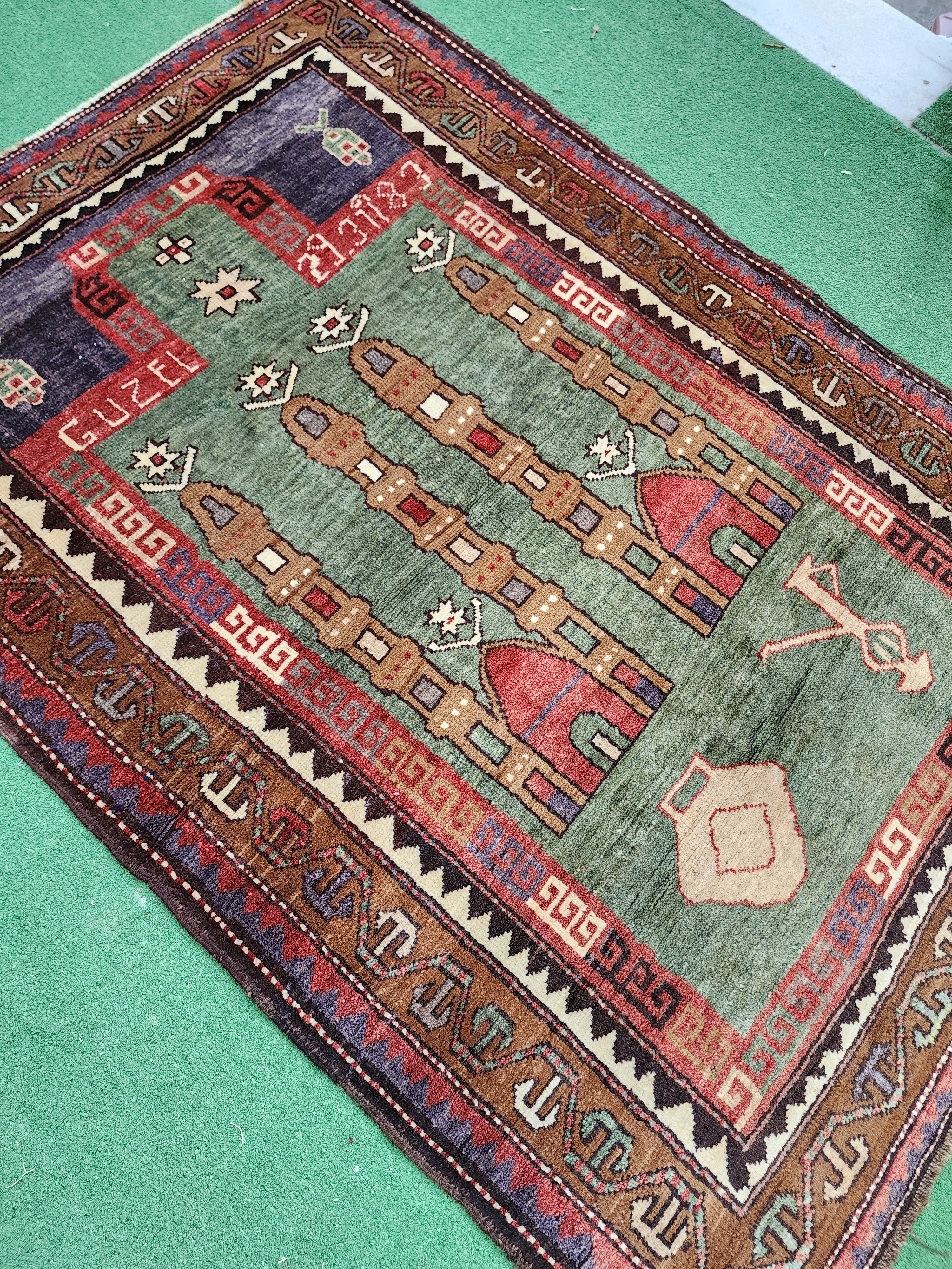 Tapis de prière Kars vert et marron, ''4'' x 5'8''