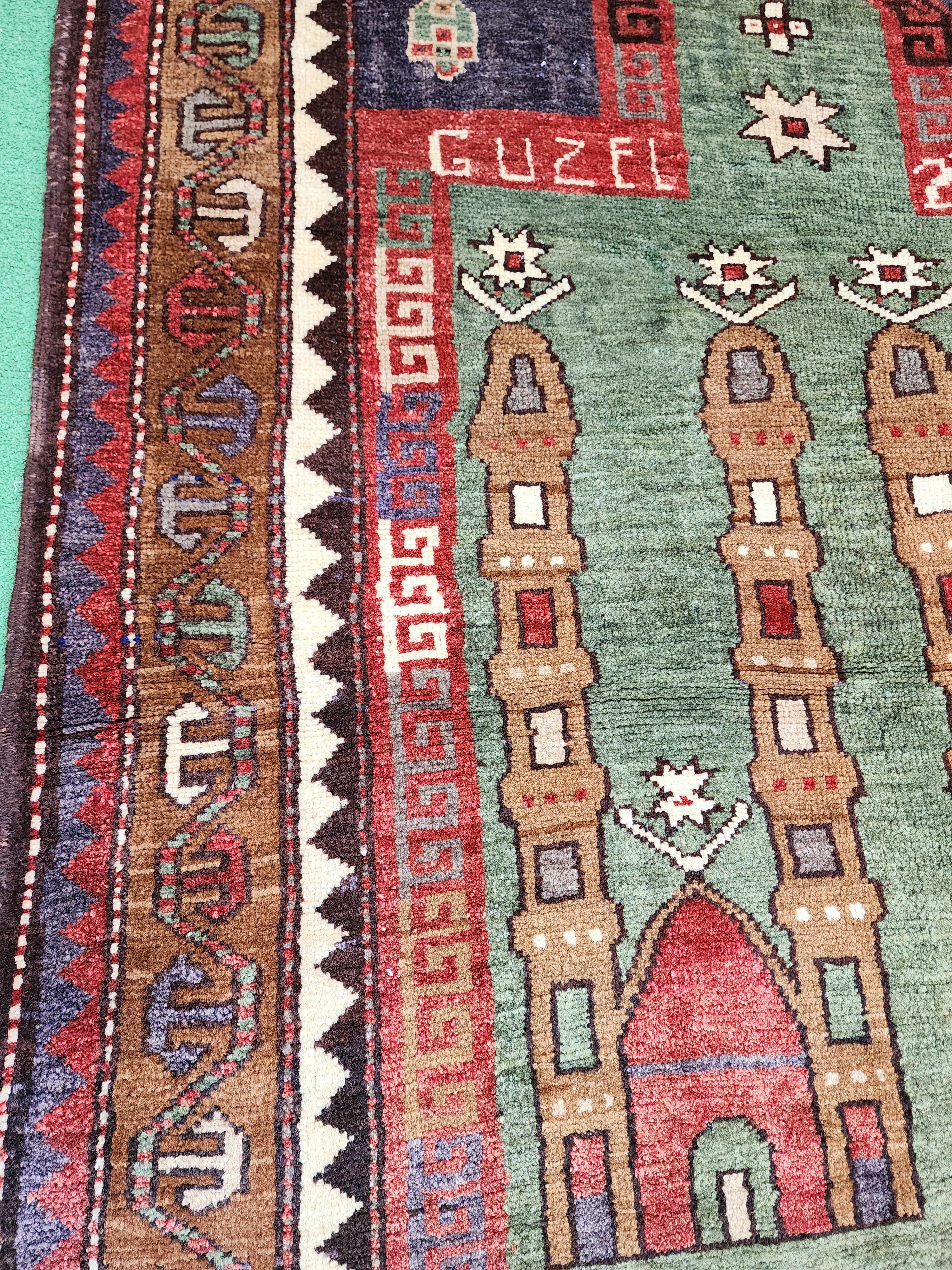 Tapis de prière Kars vert et marron, ''4'' x 5'8''