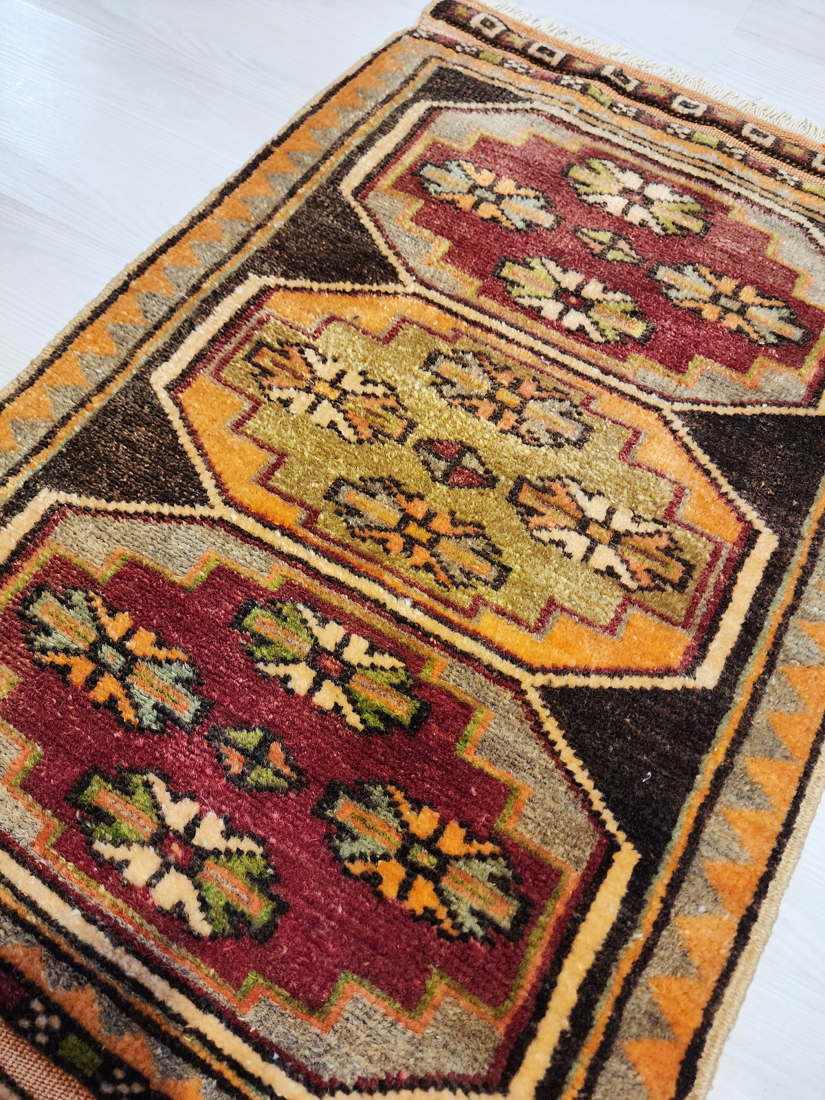 vintage Kars Kurdish Wool Rug, Handmade Anatolian Tribal, Boho Rustic Decor (2'x3') — corner detail