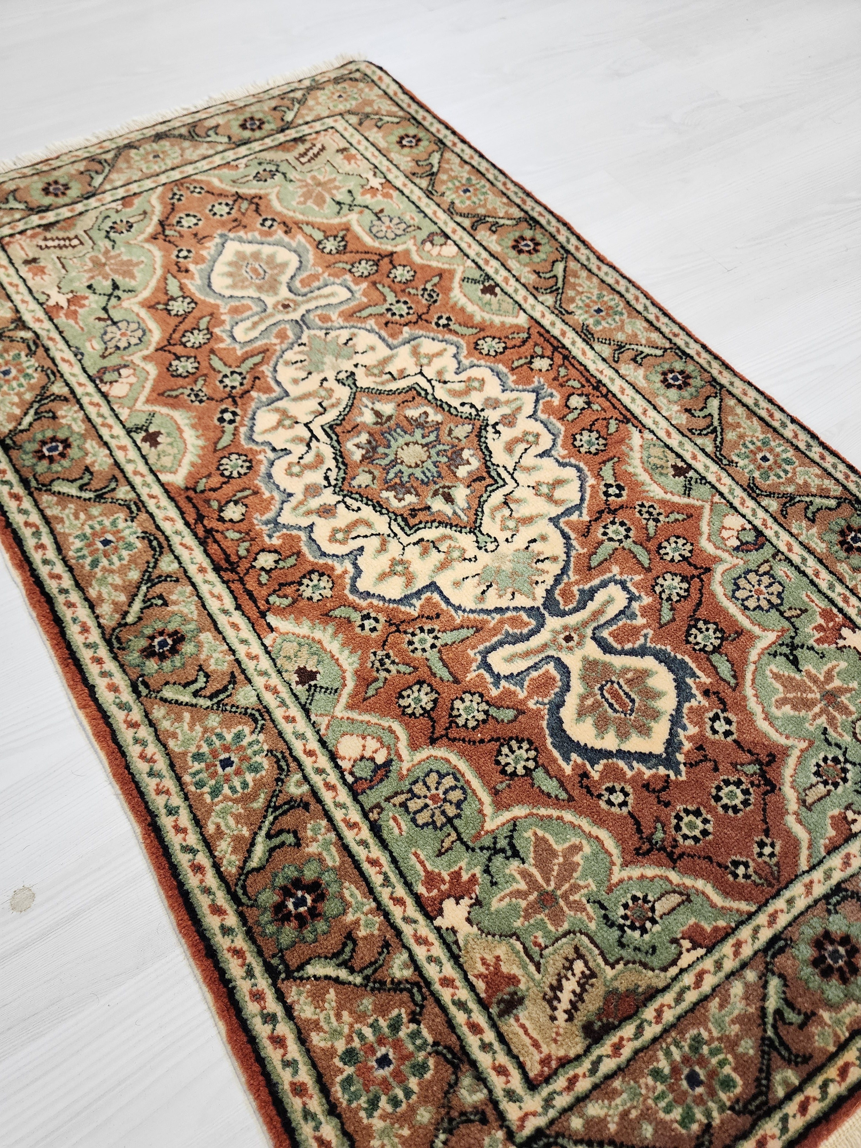vintage Kayseri Rug, Handmade Turkish Wool Floral Medallion (2'4" x 3'5") — back view